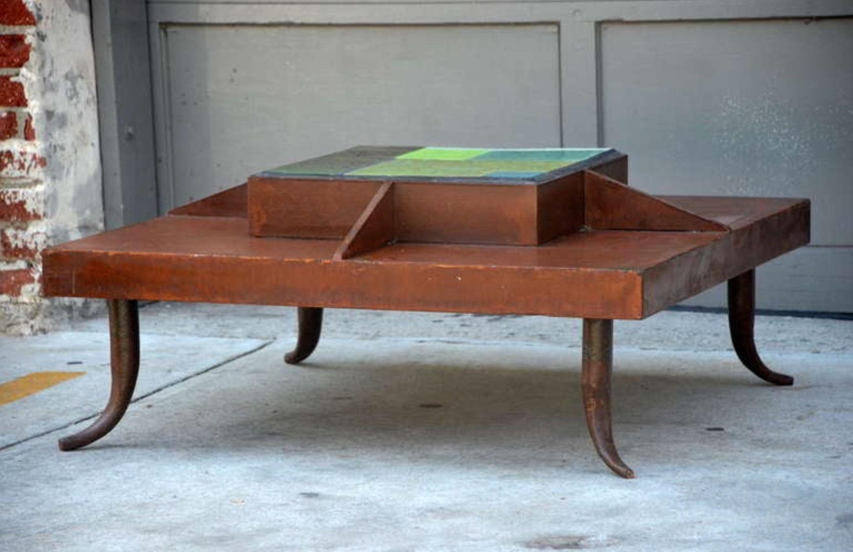 Américain Table basse unique en son genre en acier patiné et carreaux, de type Studio Art en vente