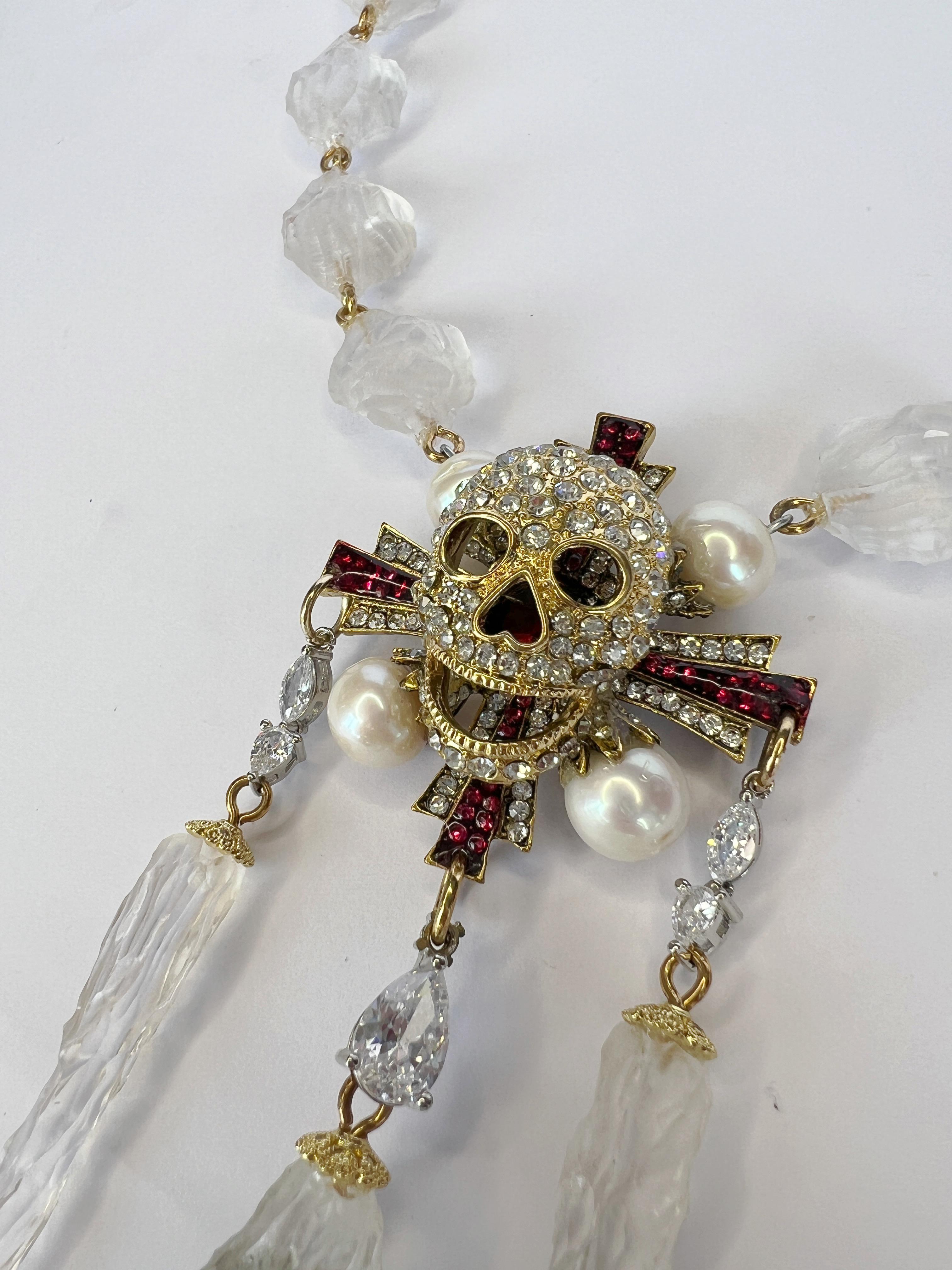 da uomo o donna Collana con teschio di perle, smalto e cristalli Swarovski unica nel suo genere in vendita