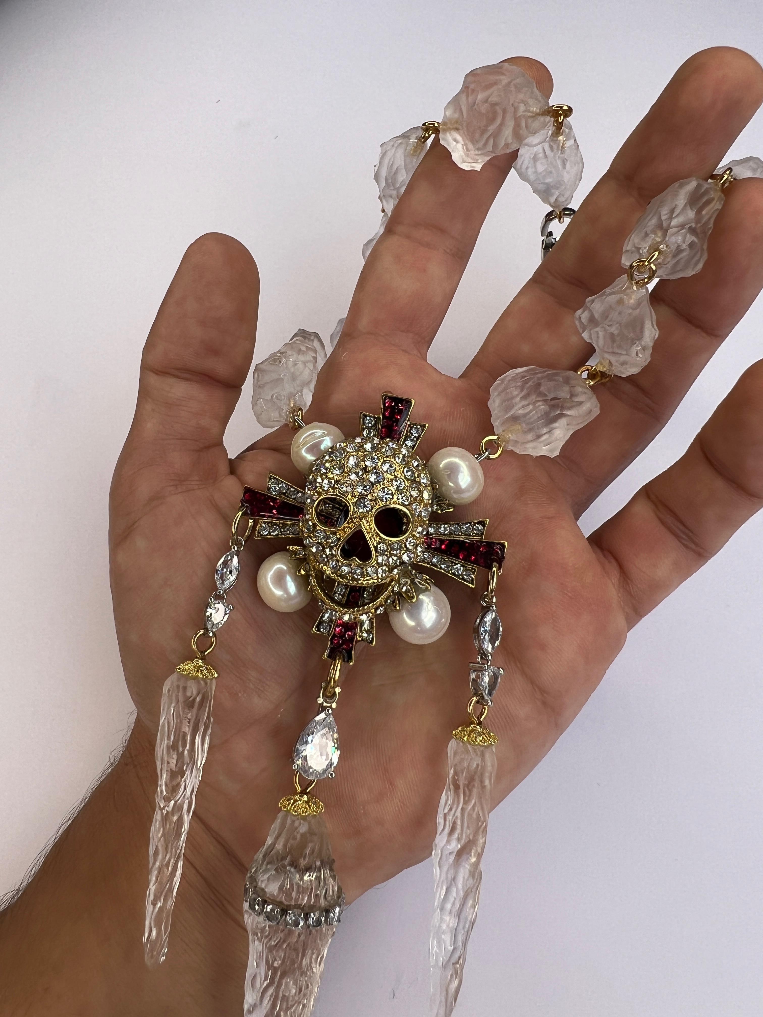 Collana con teschio di perle, smalto e cristalli Swarovski unica nel suo genere in vendita 2