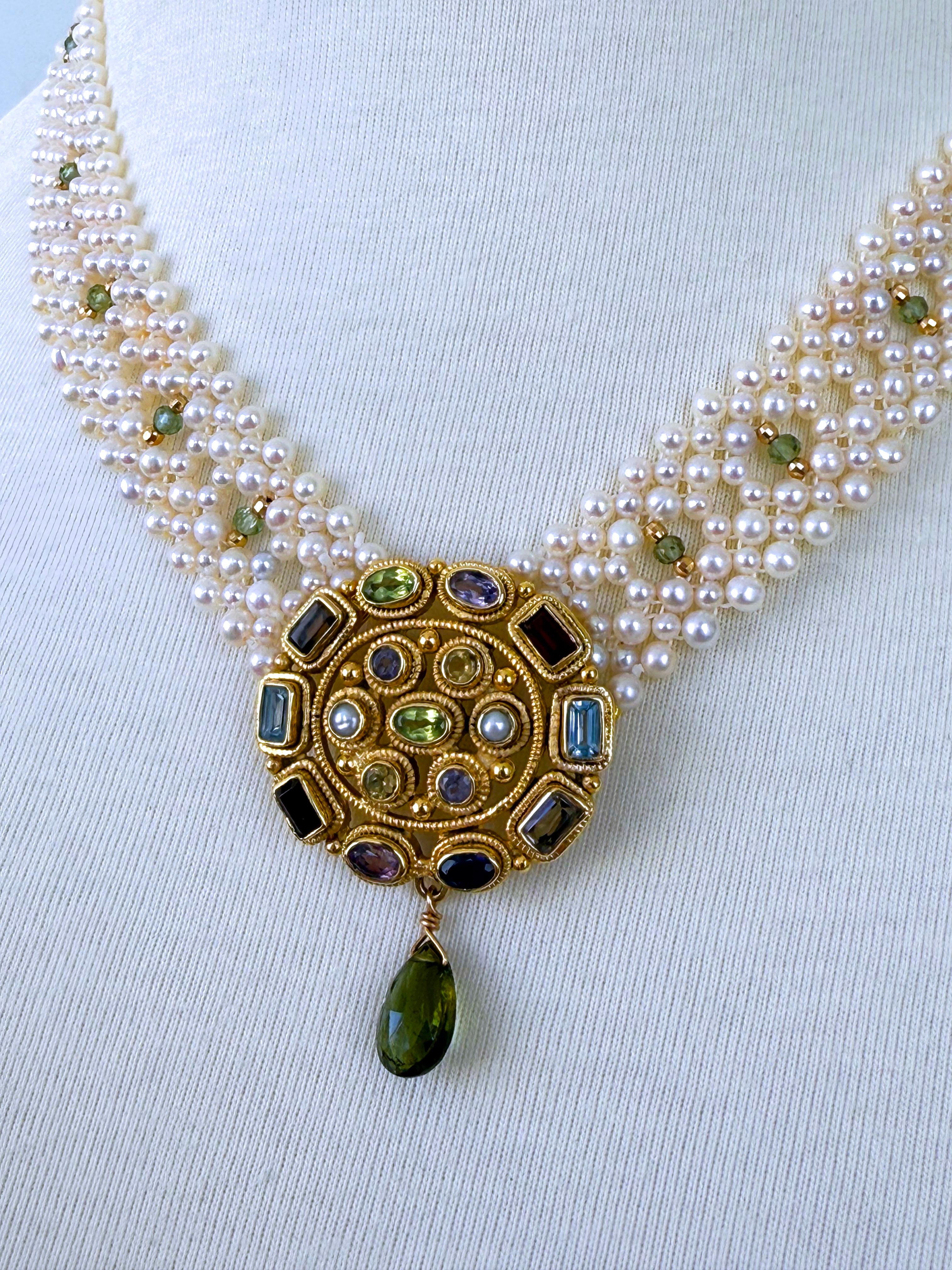 Artigiano Collana intrecciata di perle con centrotavola di pietre multiple, unica nel suo genere in vendita