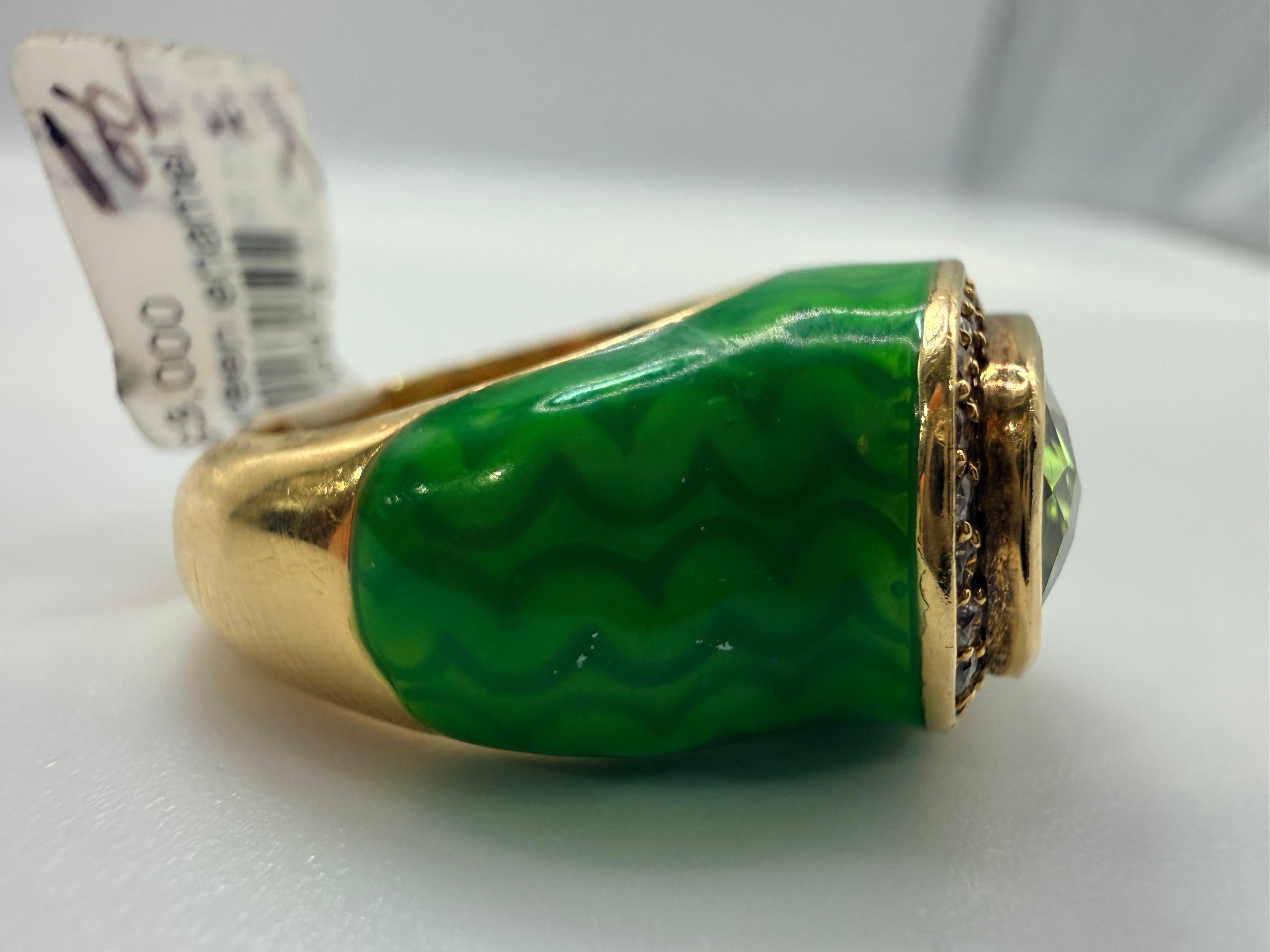 Einzigartiger Peridot & Diamant-Emaille-Ring 18KT (Brillantschliff) im Angebot