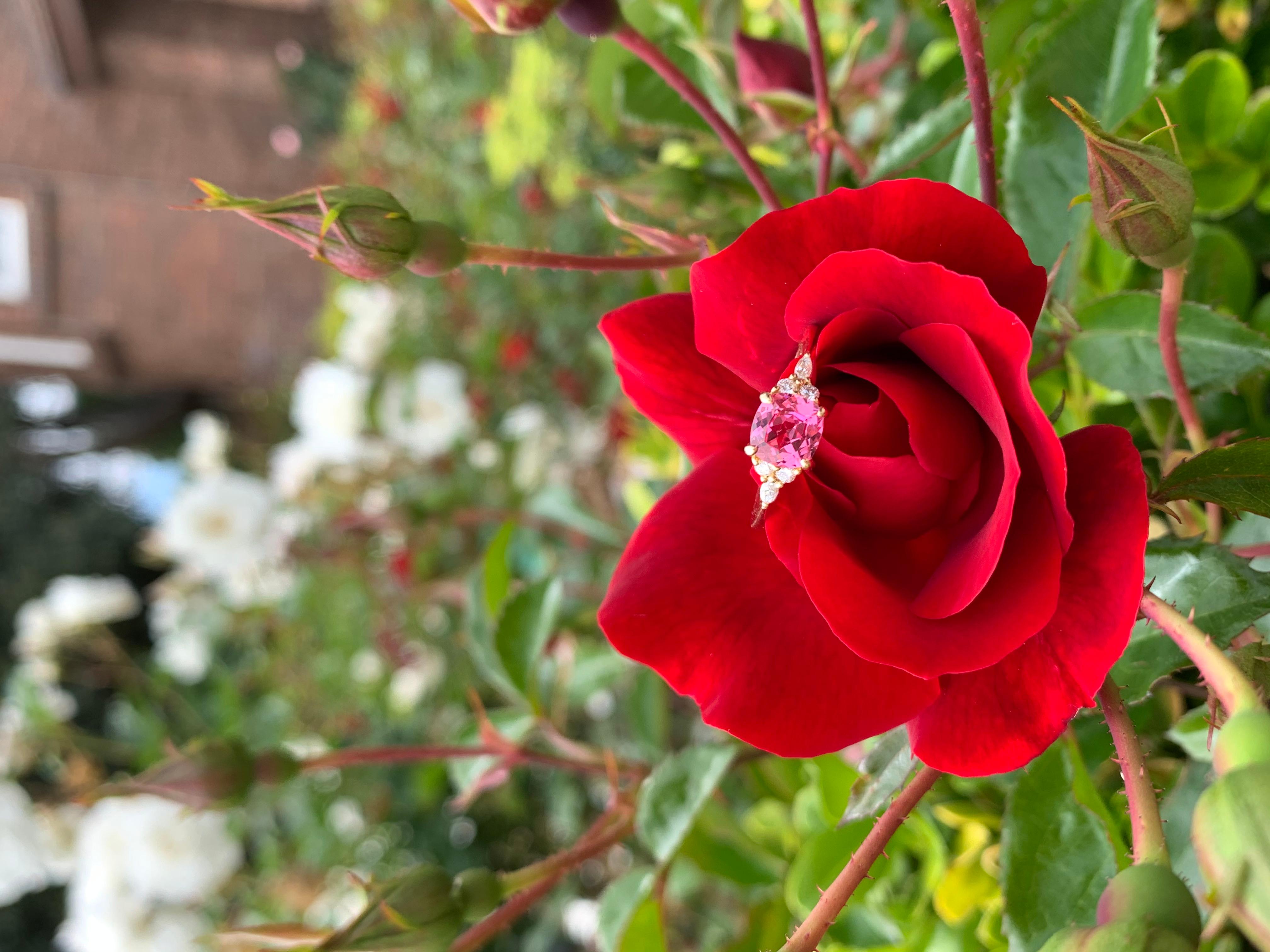 One-of-a-Kind Pink Spinel & Diamond 18K Yellow Gold Ring en venta 7