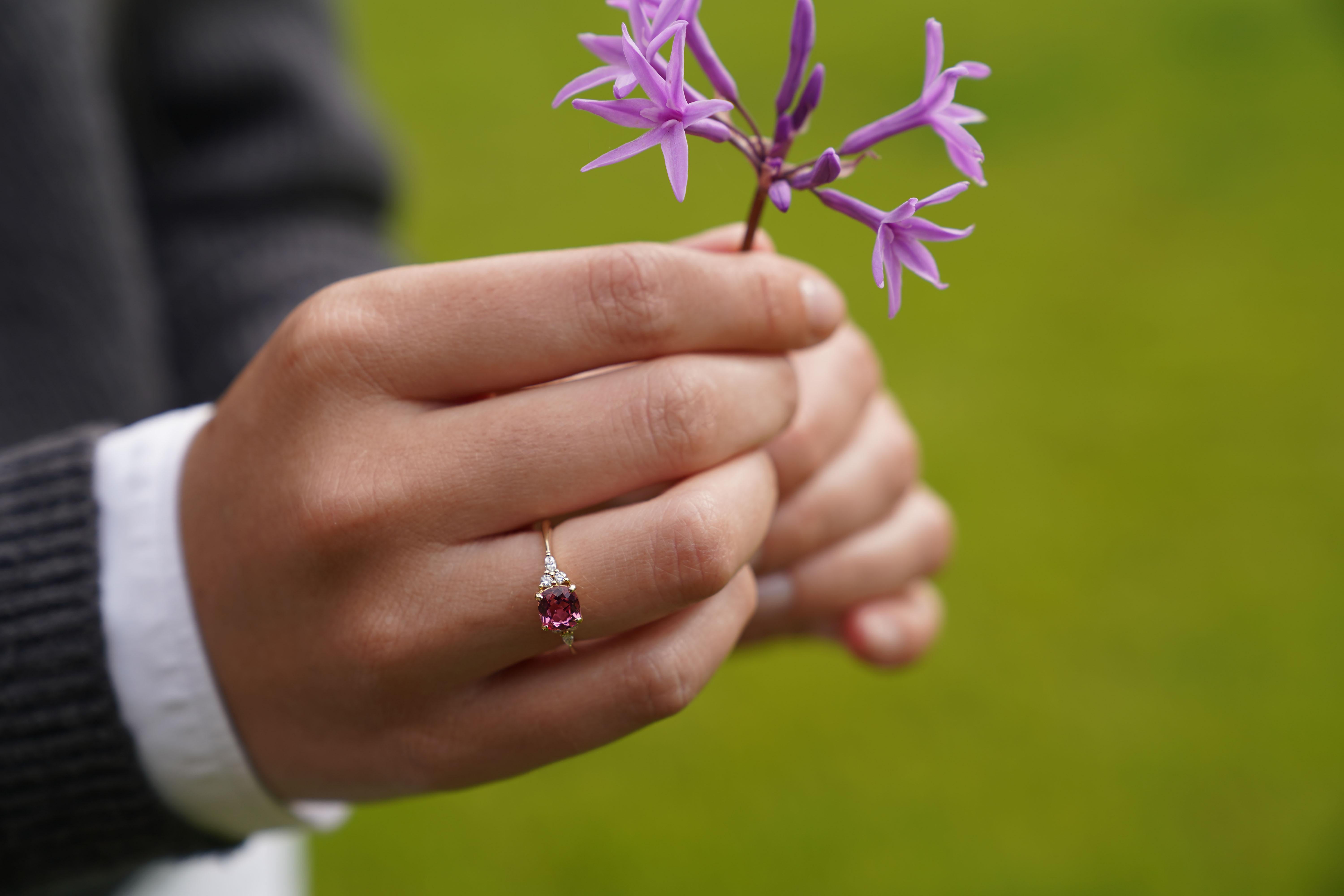 De las mujeres One-of-a-Kind Pink Spinel & Diamond 18K Yellow Gold Ring en venta