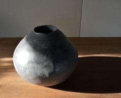 Vase Pogge unique en son genre en ciment pigmenté par Studio Noon
