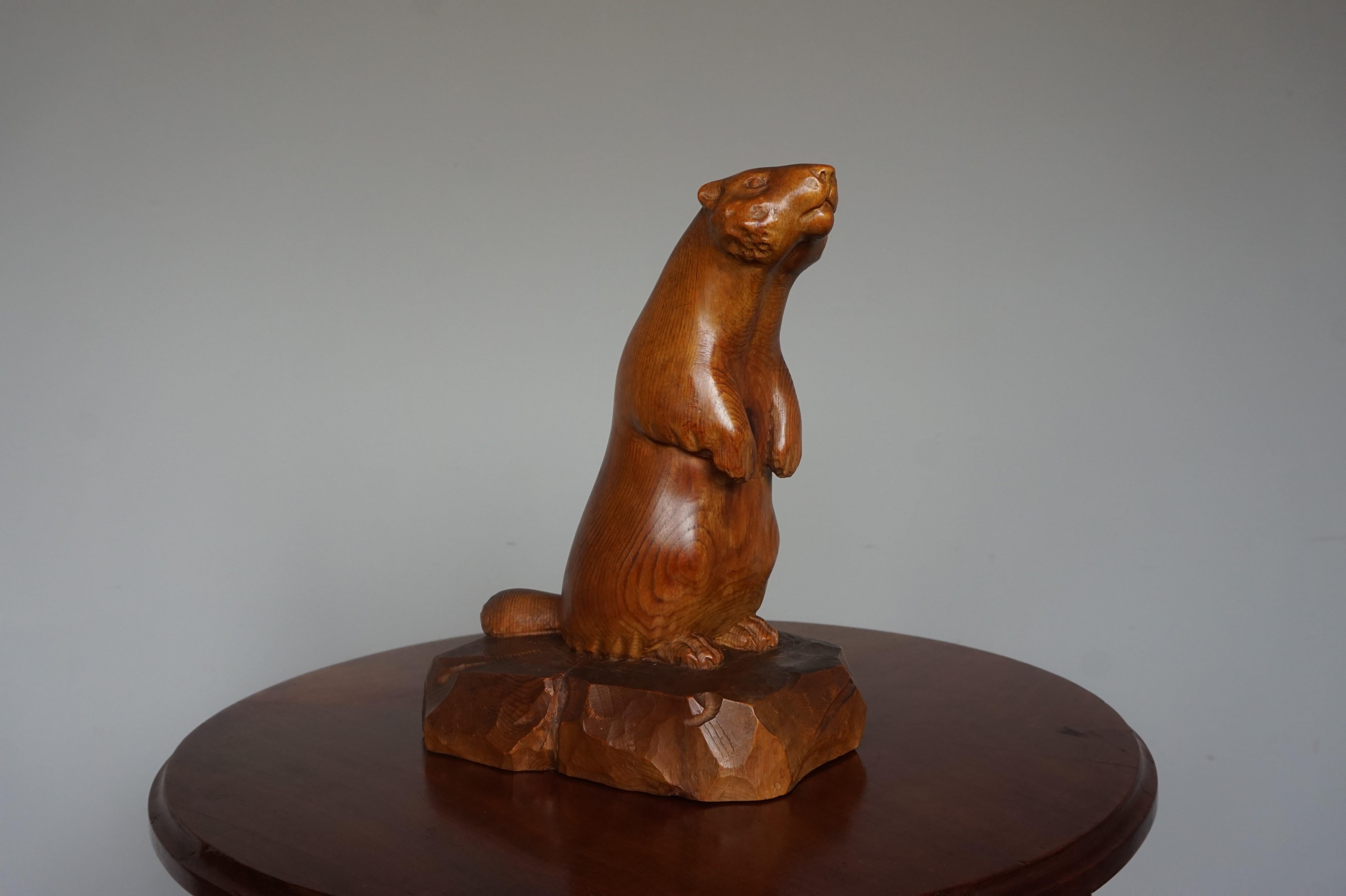 Une trouvaille unique en son genre.

Il s'agit probablement de la sculpture de marmotte la plus cool et la plus réaliste que vous puissiez voir. Nous avons fait des recherches sur le web dans le monde entier et rien ne s'en rapproche. Il s'agit