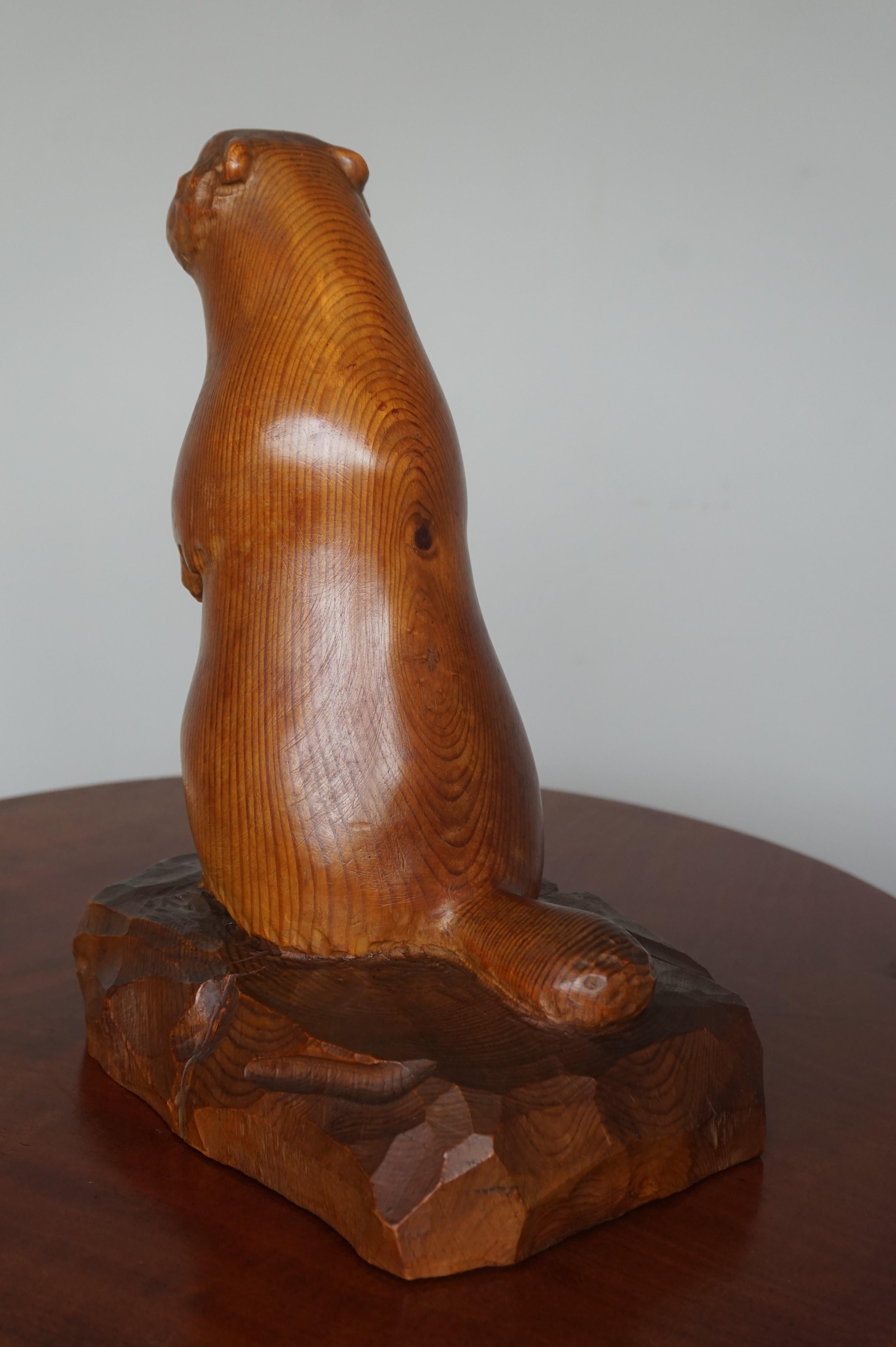 20ième siècle Sculpture antique unique d'une marmotte, sculptée à la main par des professionnels