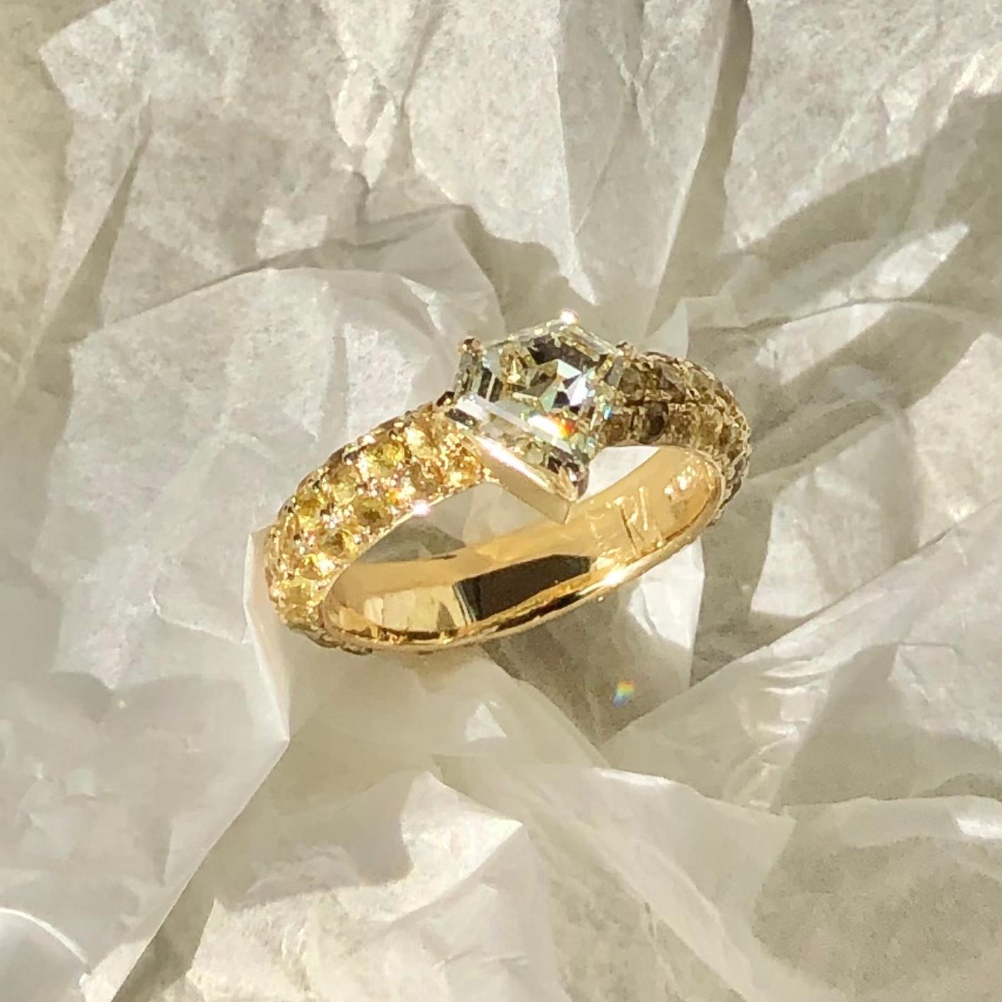 Women's One of a Kind Ralph Masri 1.17 Carat Diamond Yellow Sapphire Ring