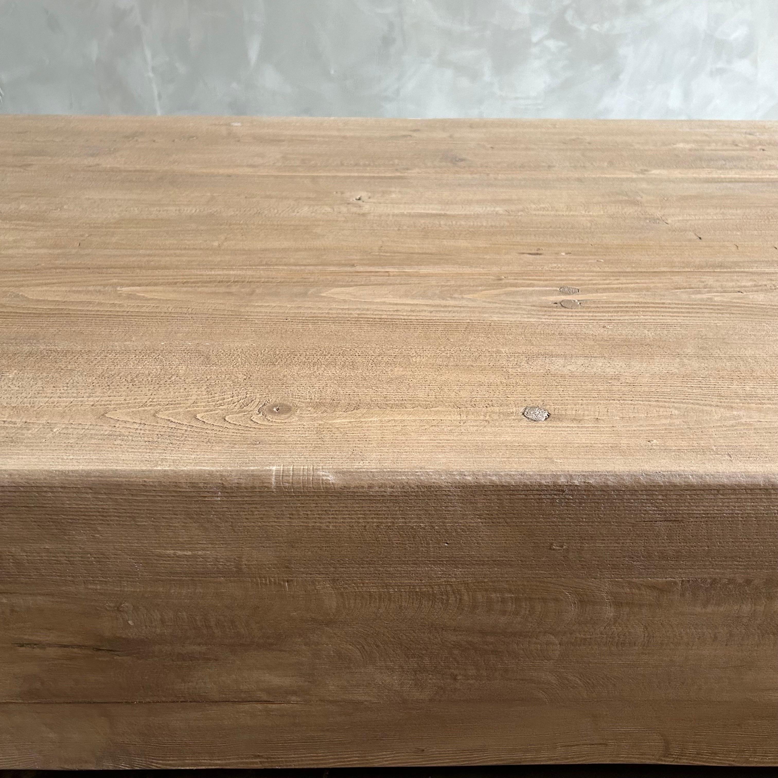 Table basse en bois d'orme récupéré, unique en son genre  en vente 5