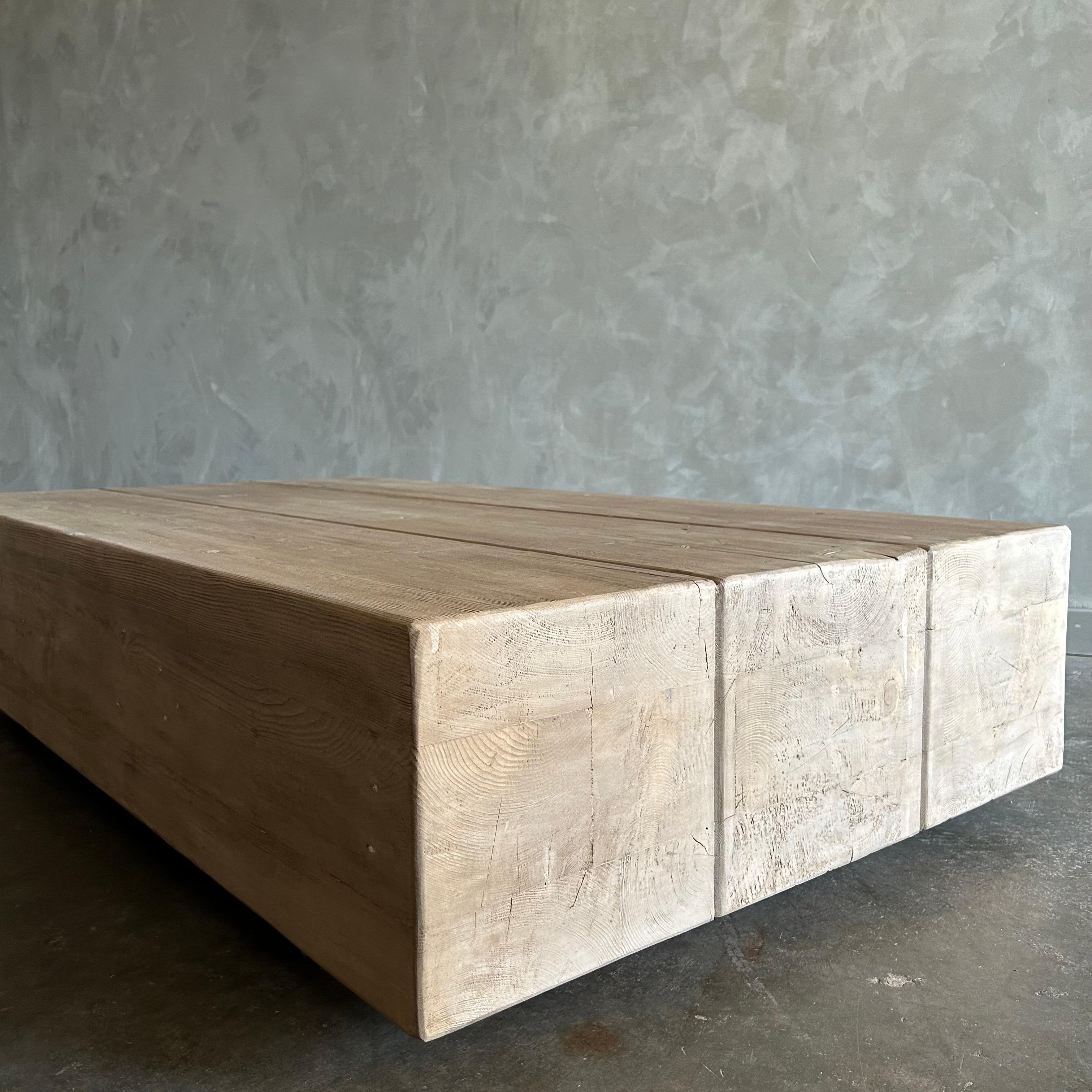 Table basse en bois d'orme récupéré, unique en son genre  en vente 9