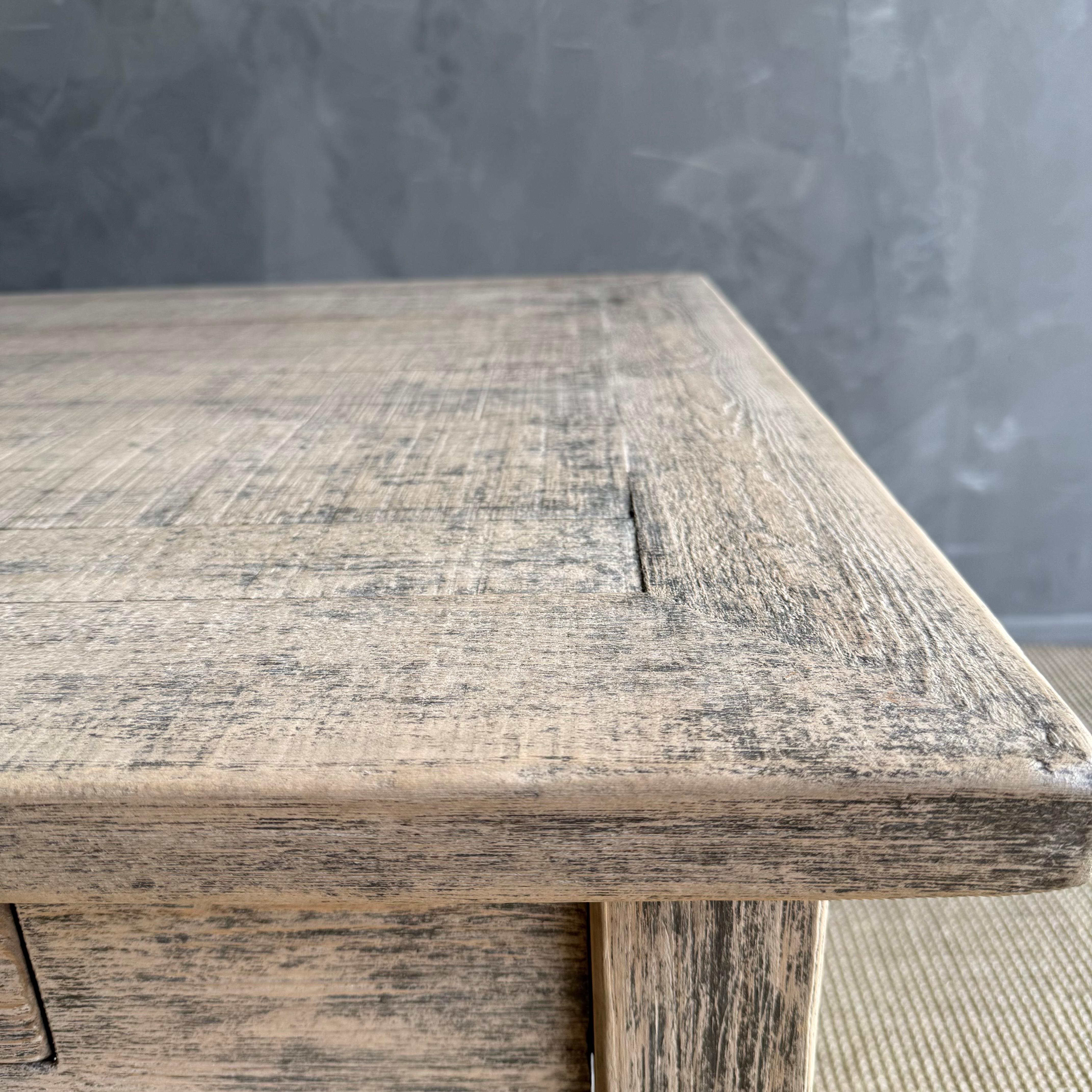 XXIe siècle et contemporain Table de travail ou de salle à manger récupérée, unique en son genre, avec pieds tournés et tiroirs fonctionnels en vente