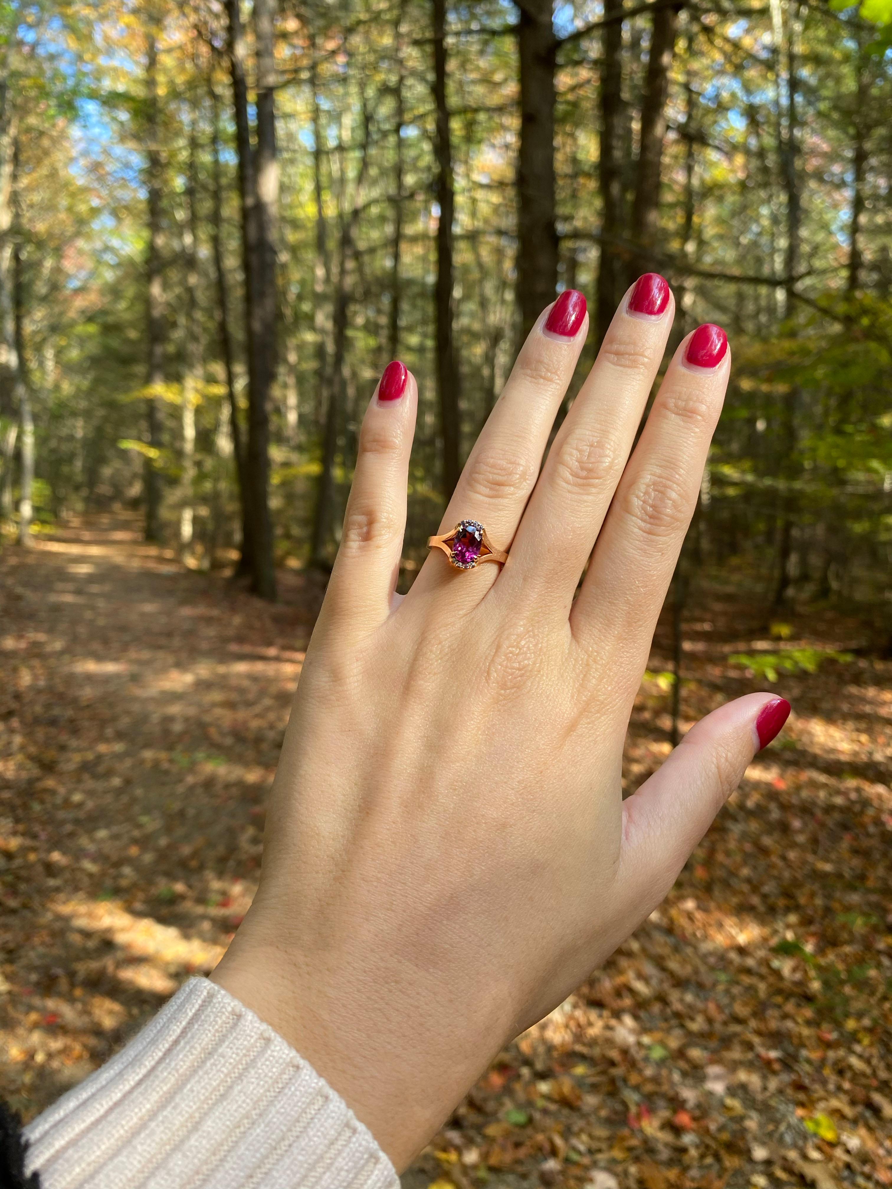 Donna Anello unico in oro rosa 18 carati con granato di rodolite e tanzanite in vendita