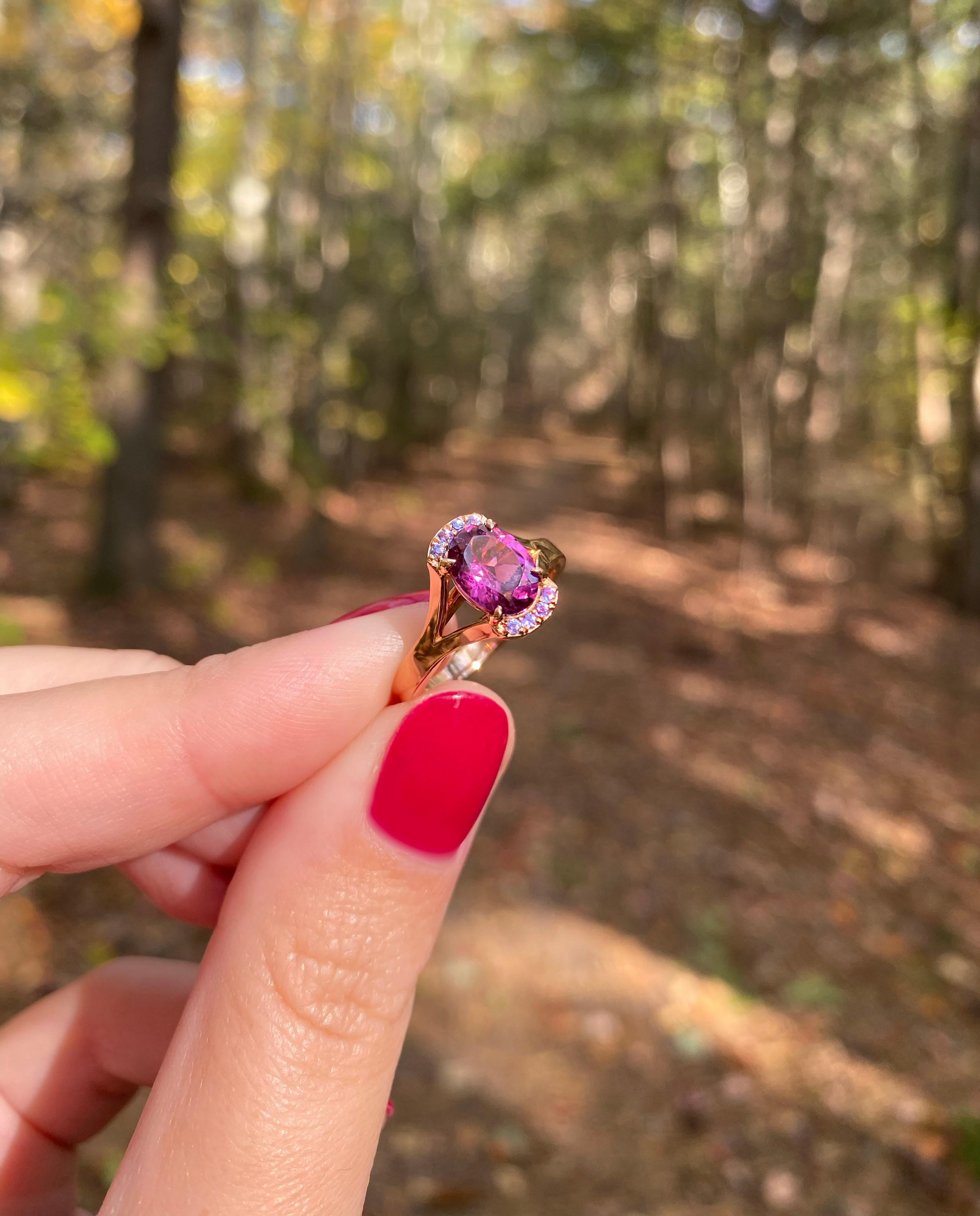 Anello unico in oro rosa 18 carati con granato di rodolite e tanzanite in vendita 1