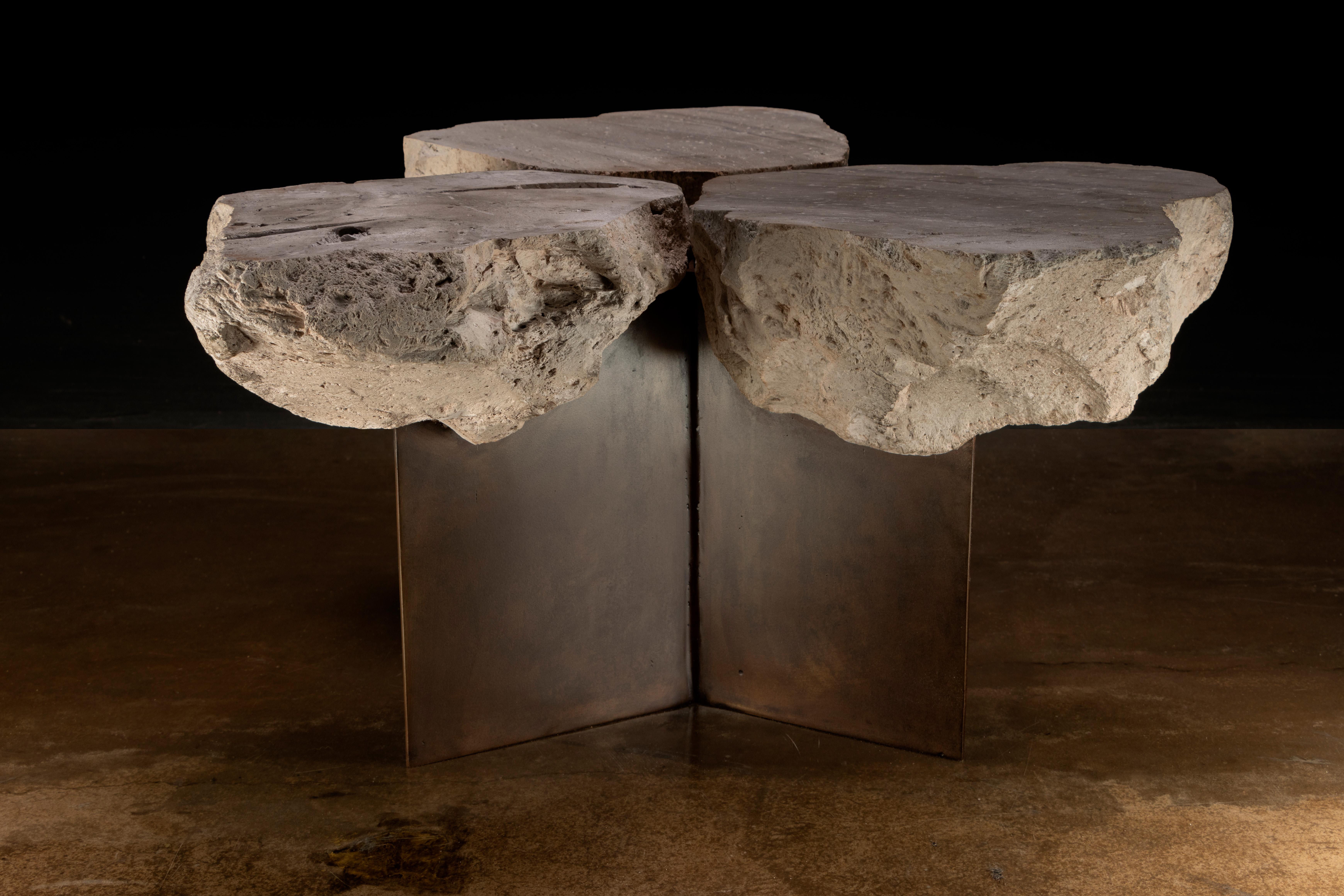 Taburete único de piedra volcánica y acero de Costantini, Fortezza en venta 2