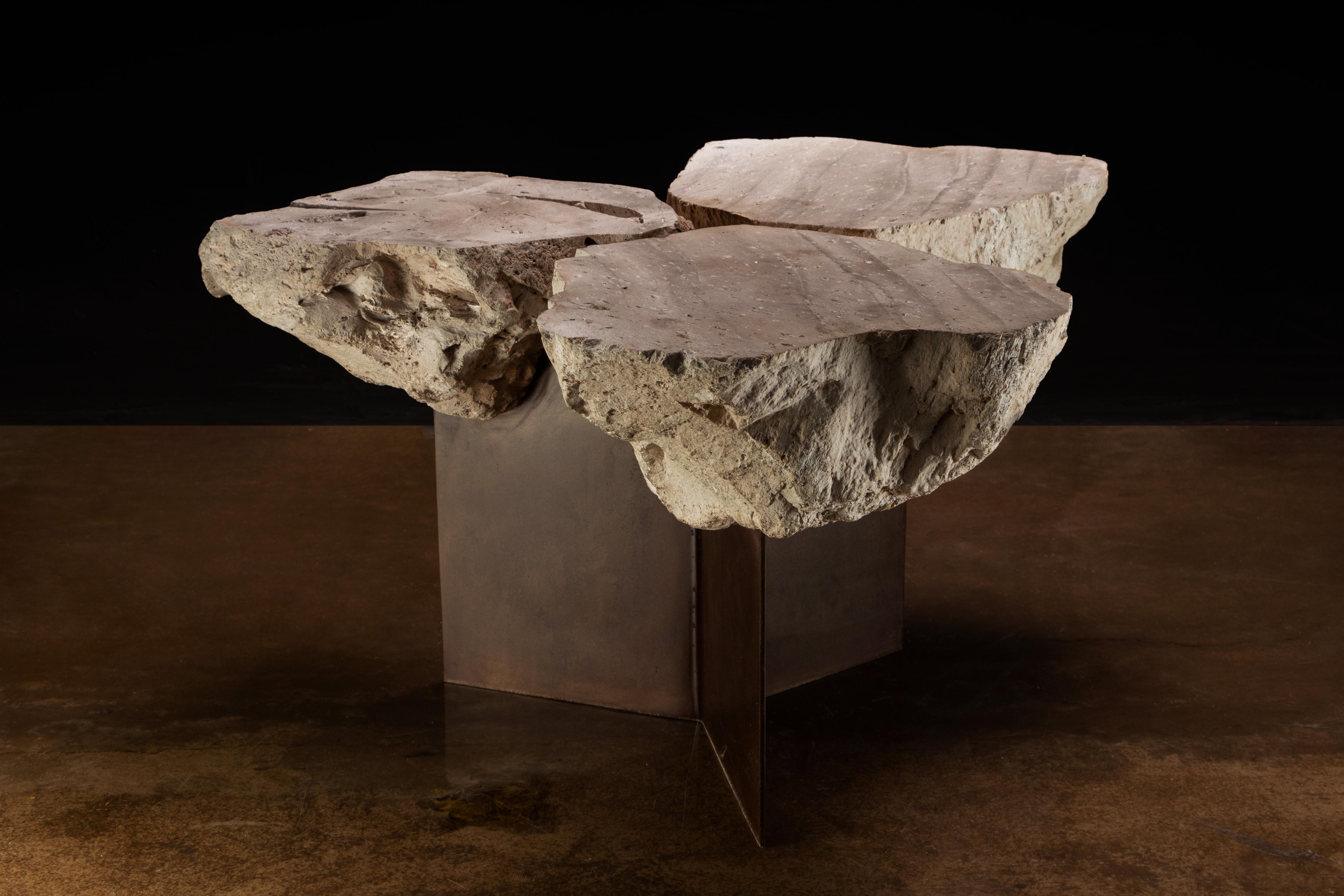 Taburete único de piedra volcánica y acero de Costantini, Fortezza en venta 3