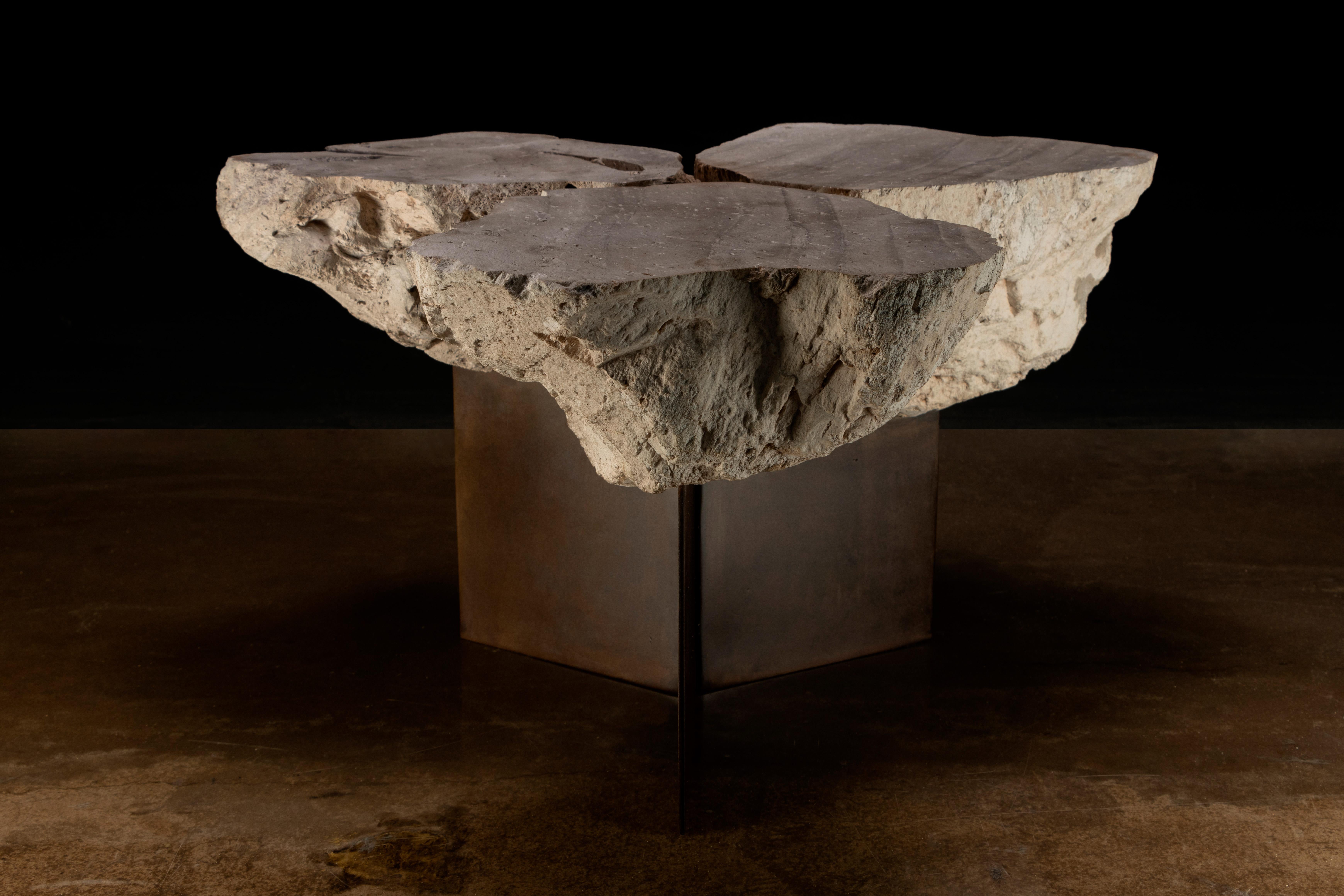 Taburete único de piedra volcánica y acero de Costantini, Fortezza en venta 4