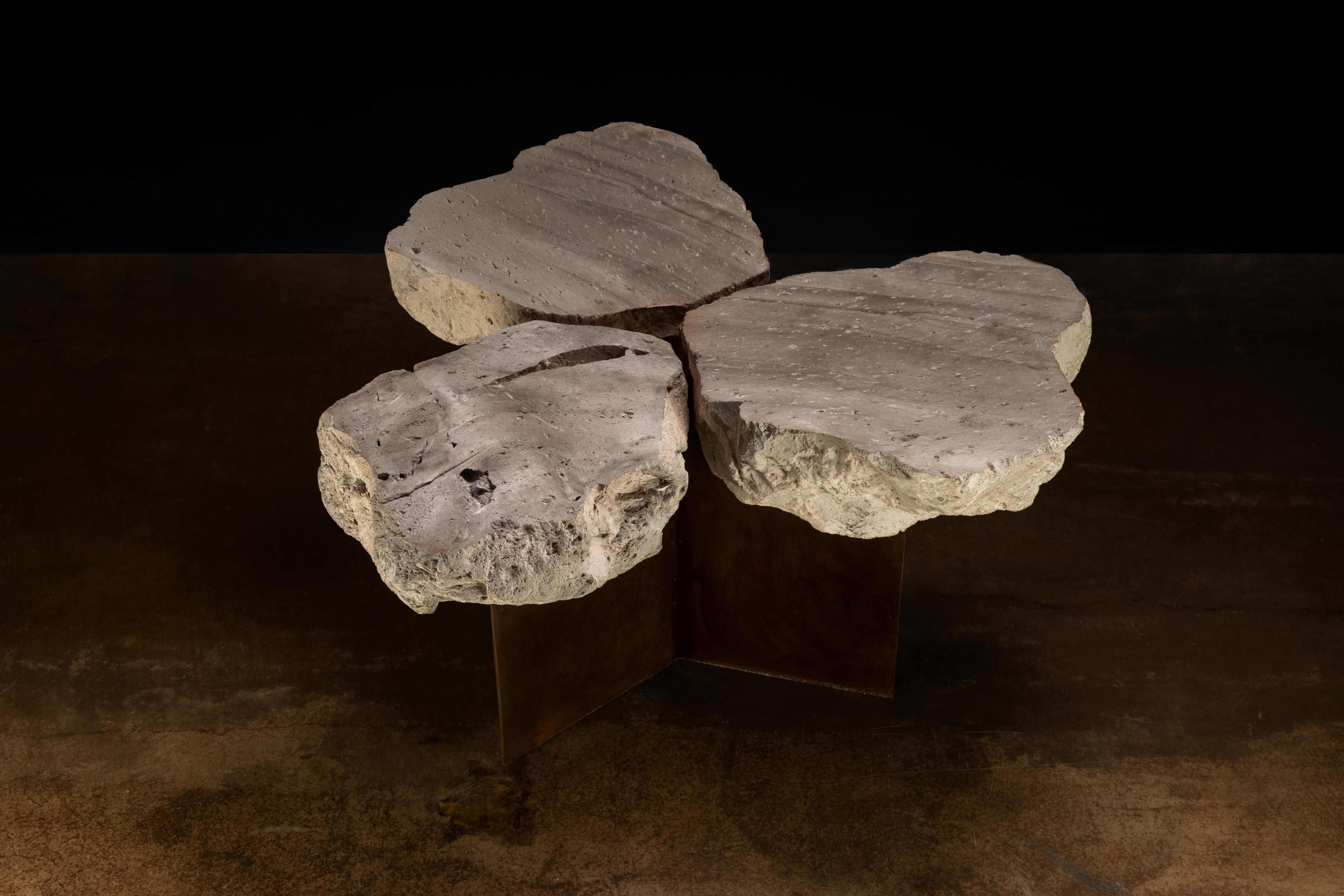 Taburete único de piedra volcánica y acero de Costantini, Fortezza en venta 5