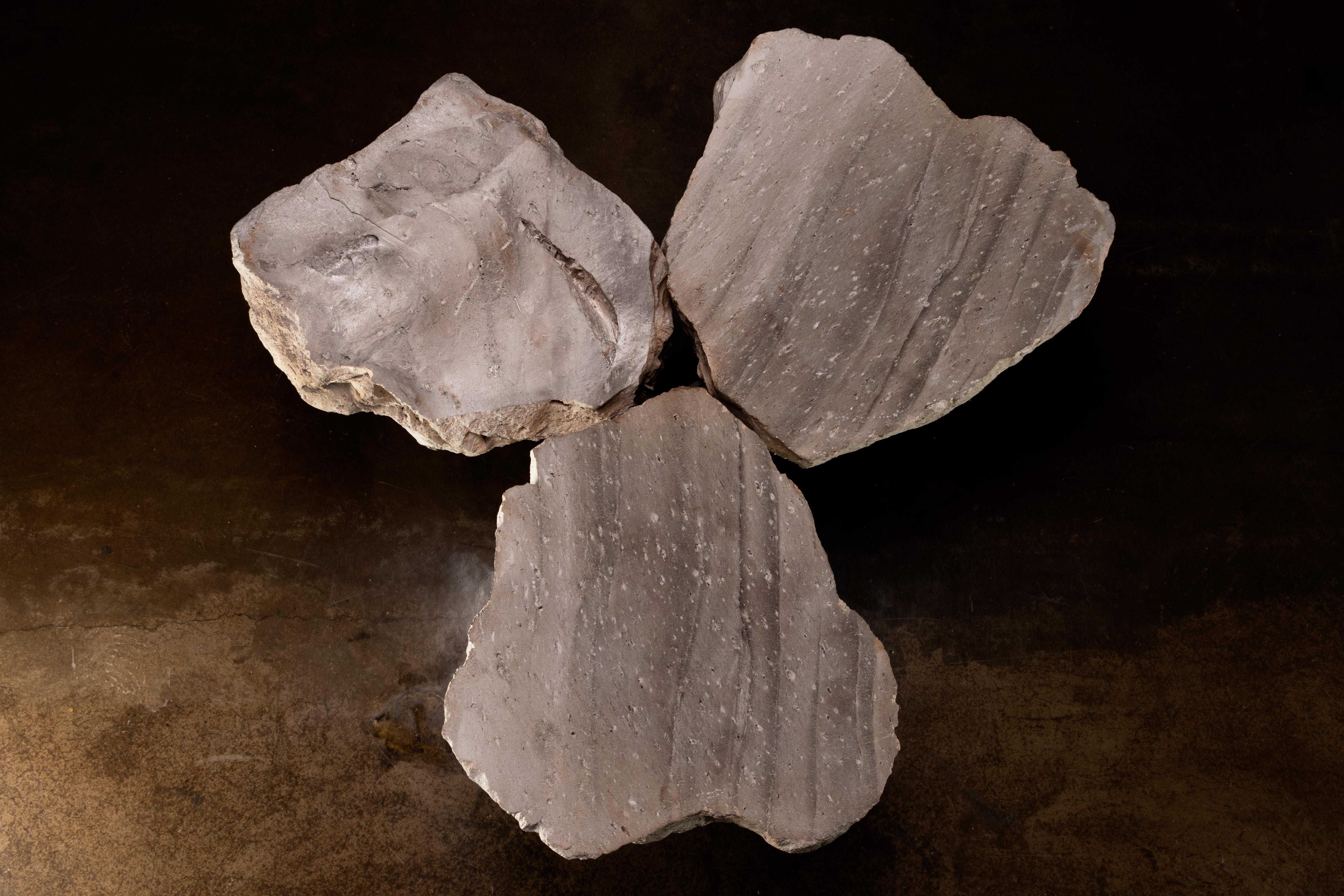 Taburete único de piedra volcánica y acero de Costantini, Fortezza en venta 7