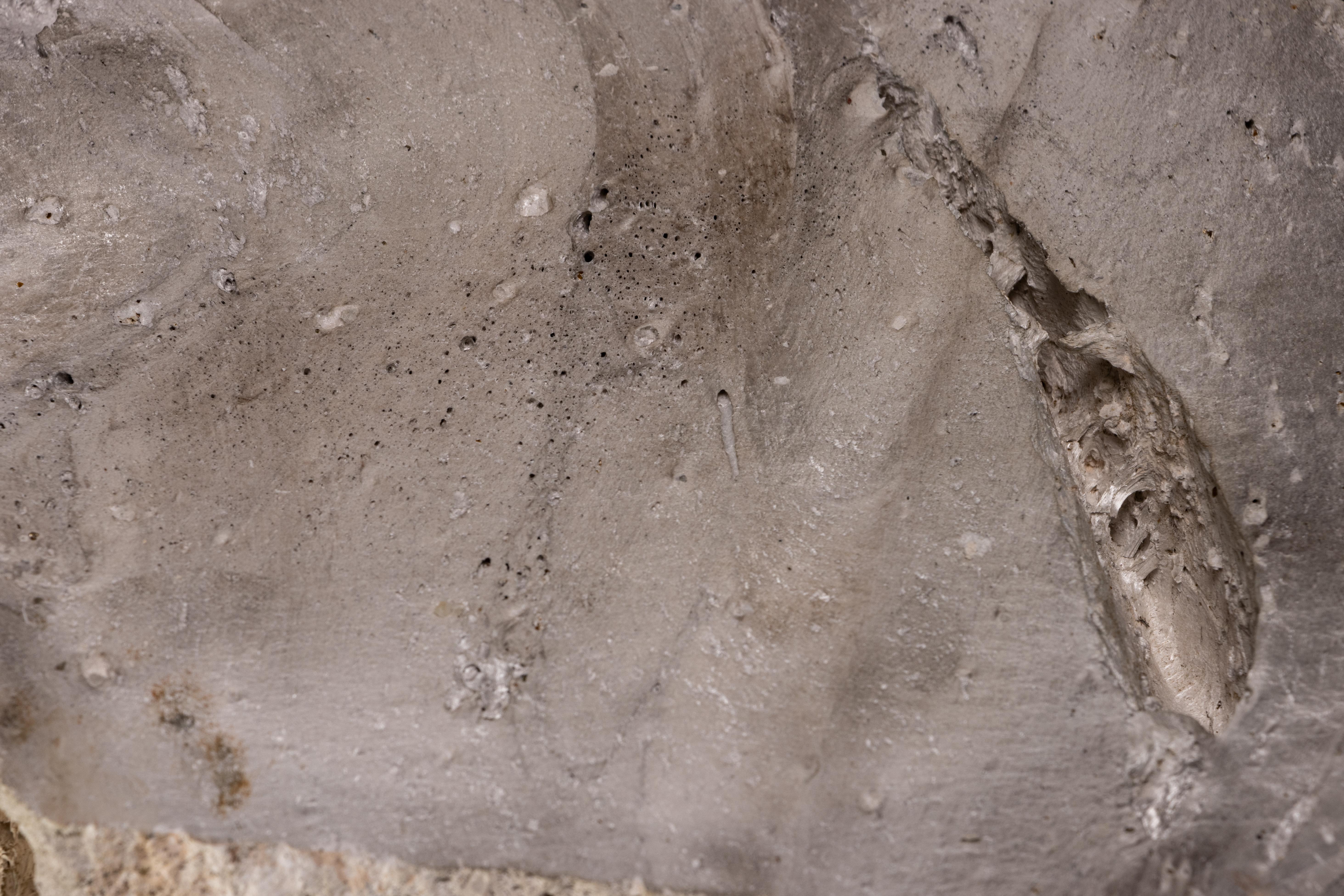 Taburete único de piedra volcánica y acero de Costantini, Fortezza en venta 11