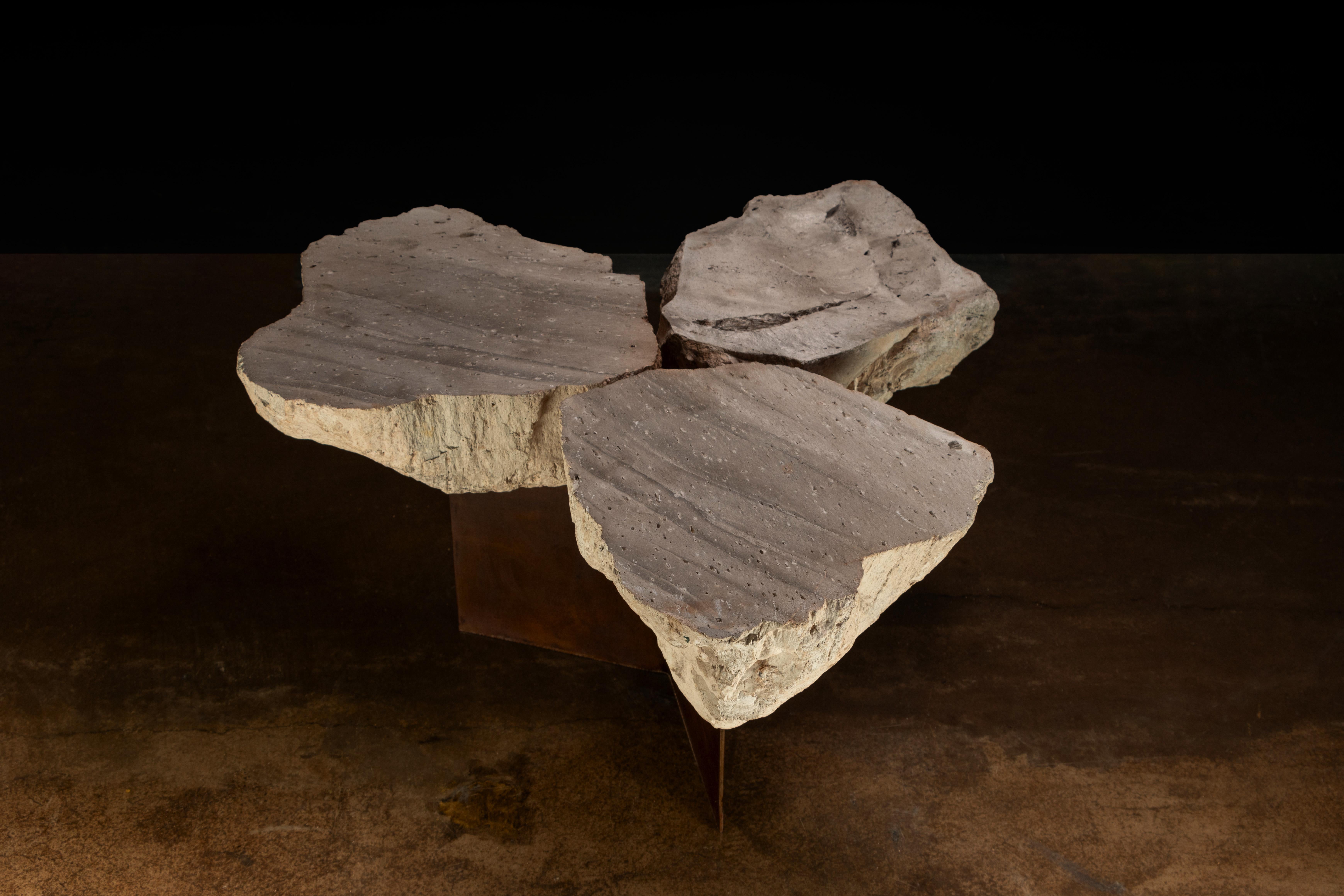Taburete único de piedra volcánica y acero de Costantini, Fortezza Tallado en venta