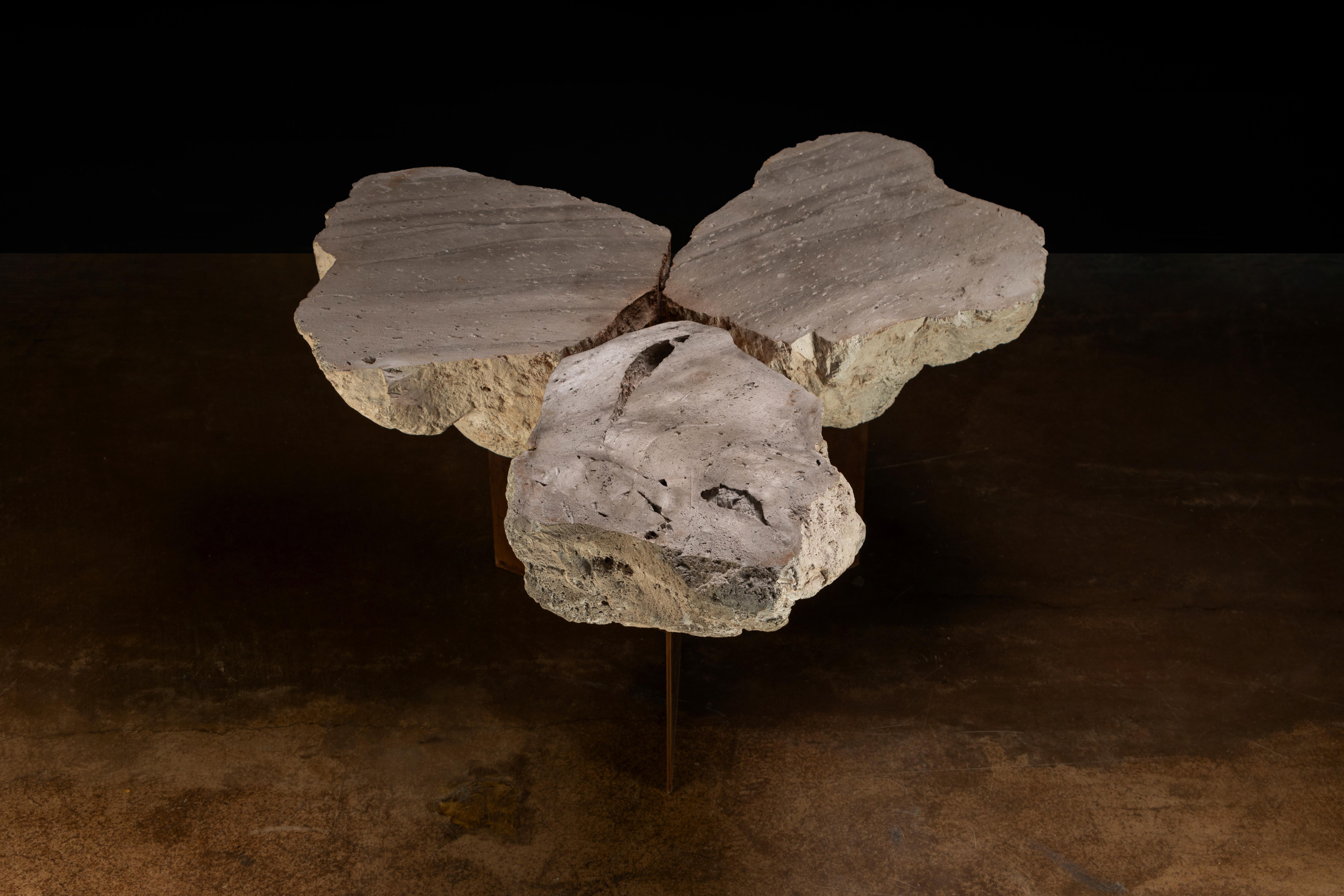 Taburete único de piedra volcánica y acero de Costantini, Fortezza en venta 1