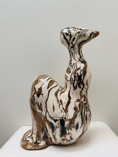 Scultura unica nel suo genere di una donna seduta, realizzata a mano