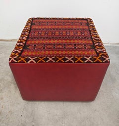 Mesa auxiliar u otomana única de BeDeM, Serbia 2026