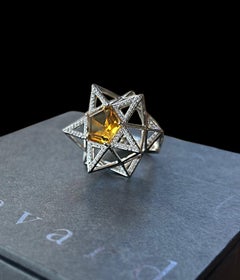 Anillo Único de Oro Blanco de 18 K con Estrella de Diamantes y Citrino - Geometría Sagrada