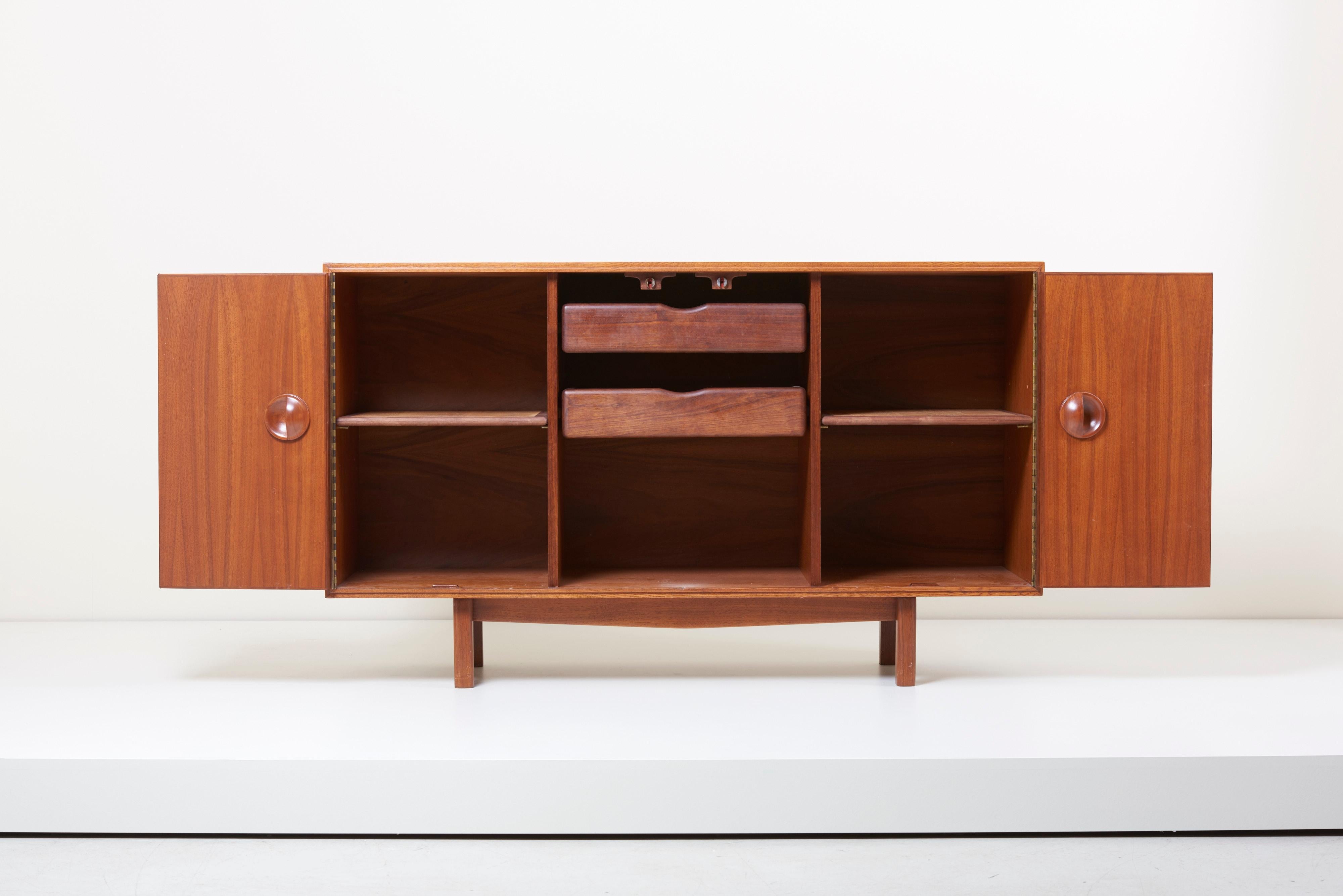 One of a Kind Studio Sideboard or Cabinet by John Kapel Studio, US, 1960s In Excellent Condition For Sale In Berlin, DE