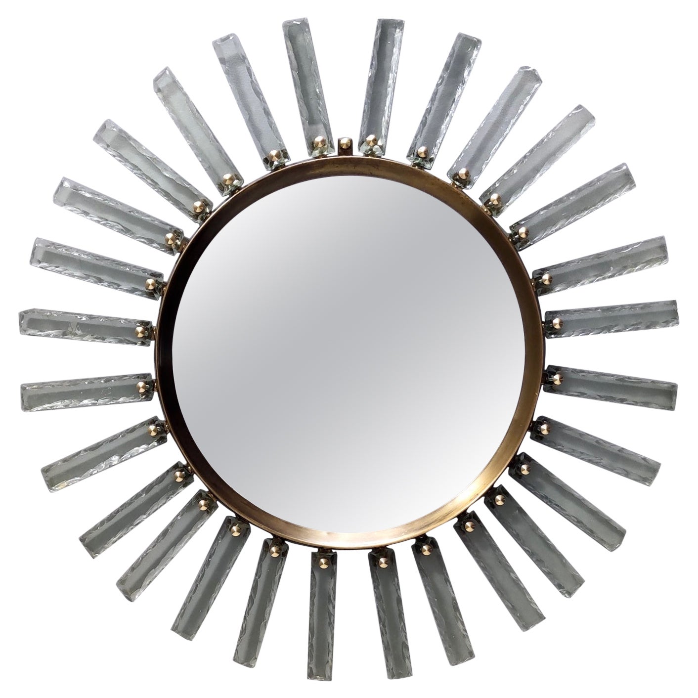 Specchio da parete in vetro martellato e ottone a forma di sole, unico nel suo genere, di Enzio Wenk in vendita