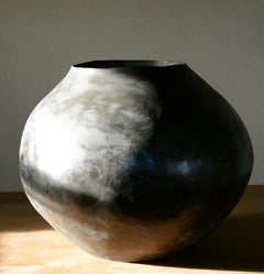Vase Sur unique en son genre en ciment pigmenté par Studio Noon