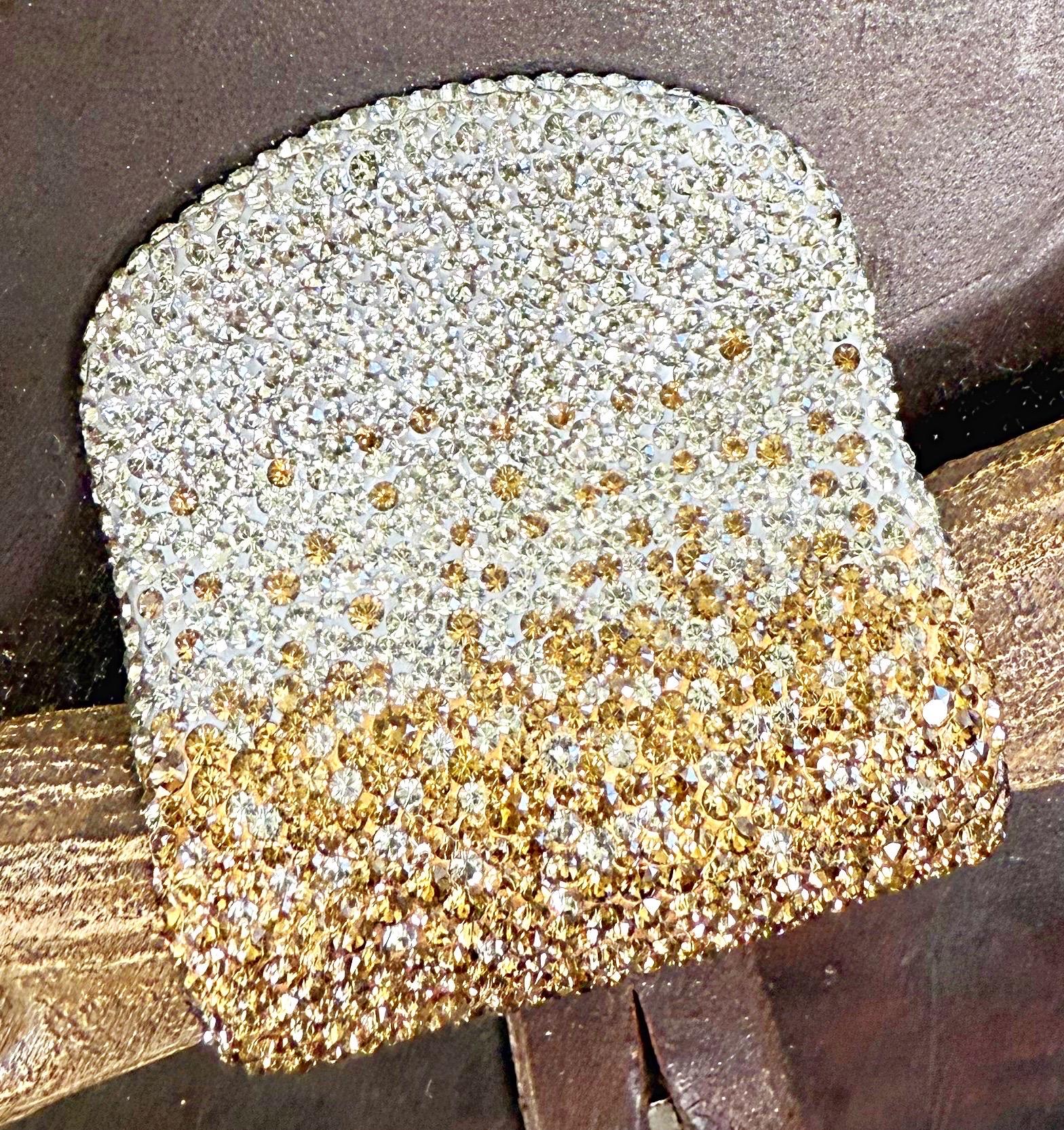 Bolso cruzado Swarovski único en su especie de cuero marrón reciclado Vintage Swiss Ammo en Excelente estado para la venta en San Diego, CA