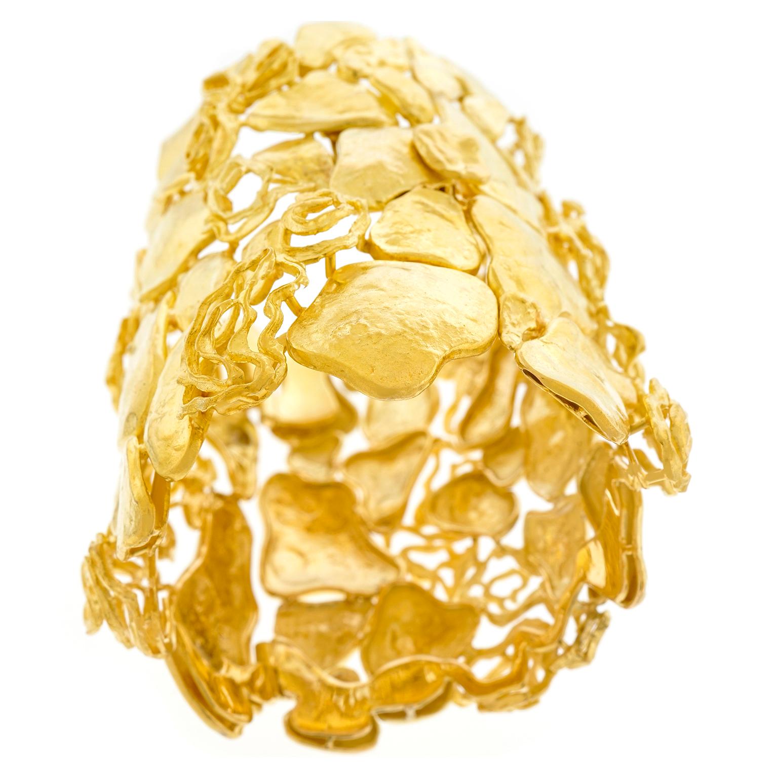 Modernes Schweizer Manschettenarmband aus Gold, Unikat im Zustand „Hervorragend“ im Angebot in Litchfield, CT