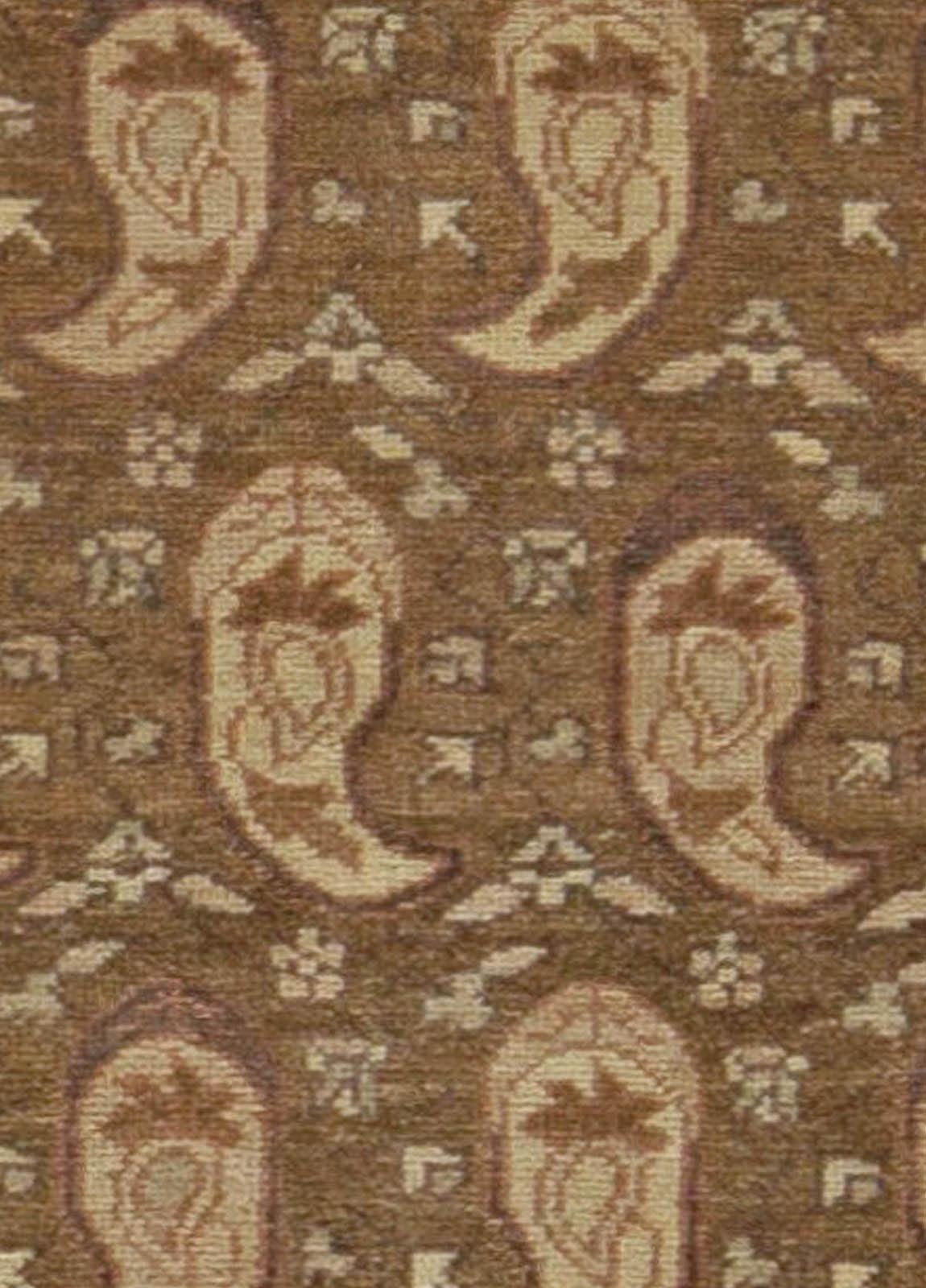 Runner in lana fatto a mano di Doris Leslie Blau con design Tabriz, unico nel suo genere.
Dimensioni: 3'0
