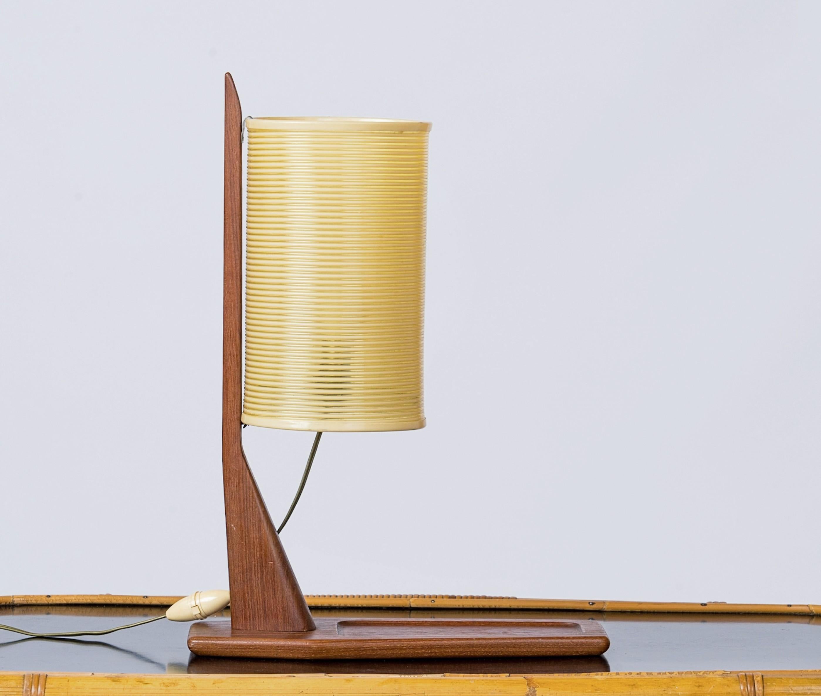 One of a kind desk lamp in teak wood with Rotaflex shade
Base features an embossed catch all section
minor repair on pole (shown on picture)
shade has a slightly oval shape
European socket and wiring
This lamp will ship from France and can be