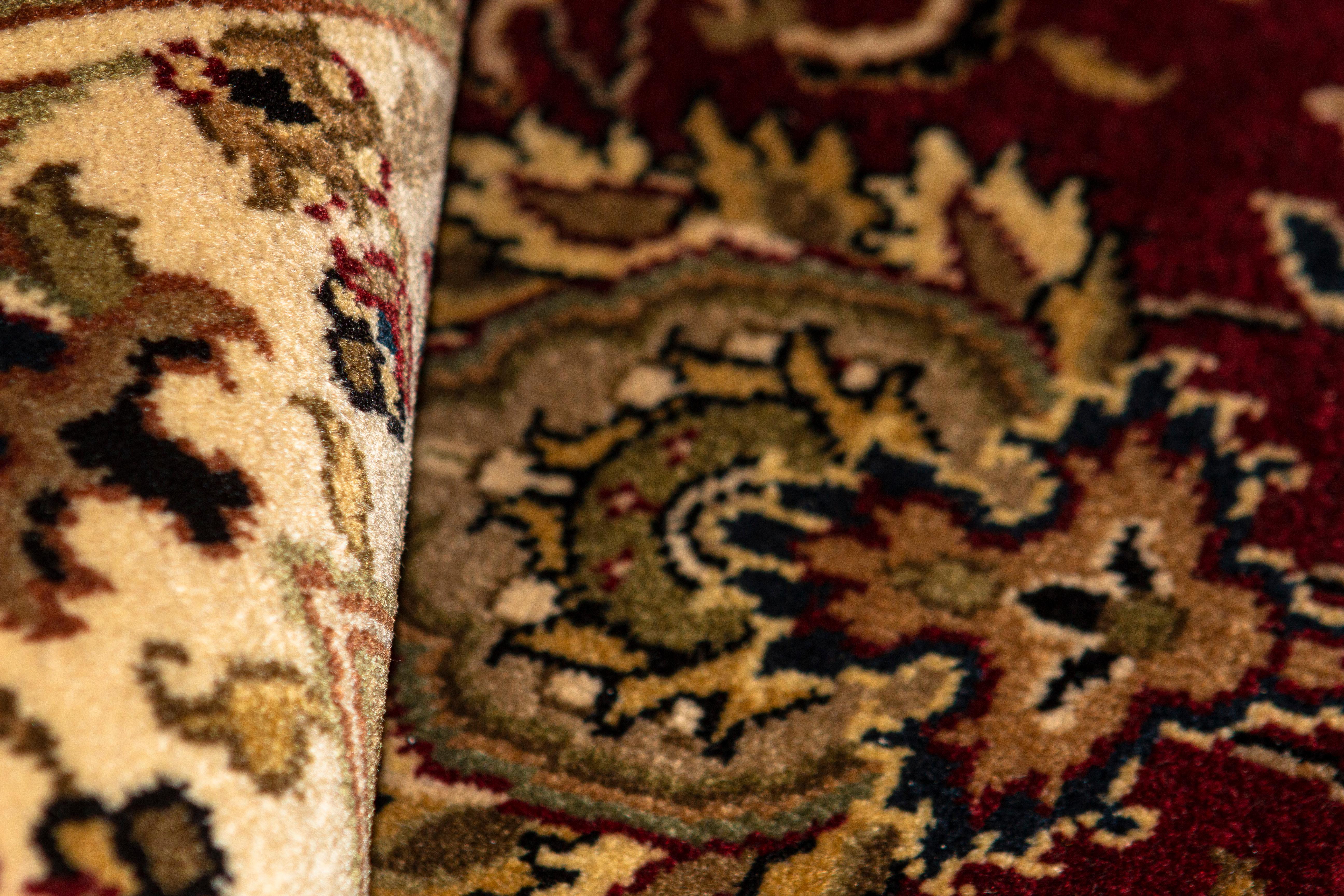 Traditioneller handgewebter luxuriöser Wein-/Beige-Teppich aus Wolle 3''11x5''11 (Indisch) im Angebot