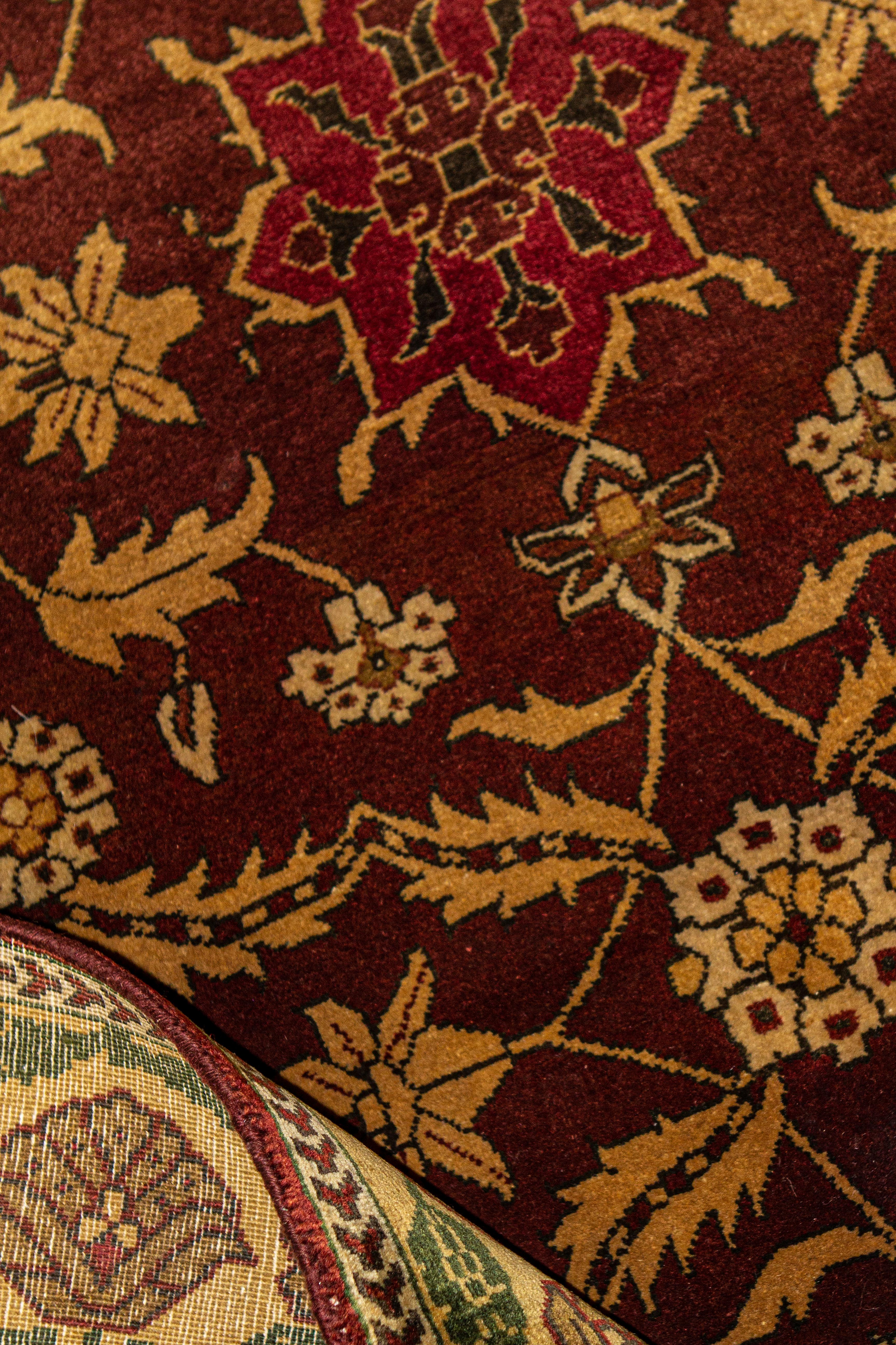 Antike Teppiche, die in Indien gewebt wurden, können auf eine lange Geschichte zurückblicken und gehören zu den faszinierendsten aller orientalischen Teppiche. Die Inspiration für diese Kollektion stammt von authentischen orientalischen Designs, die