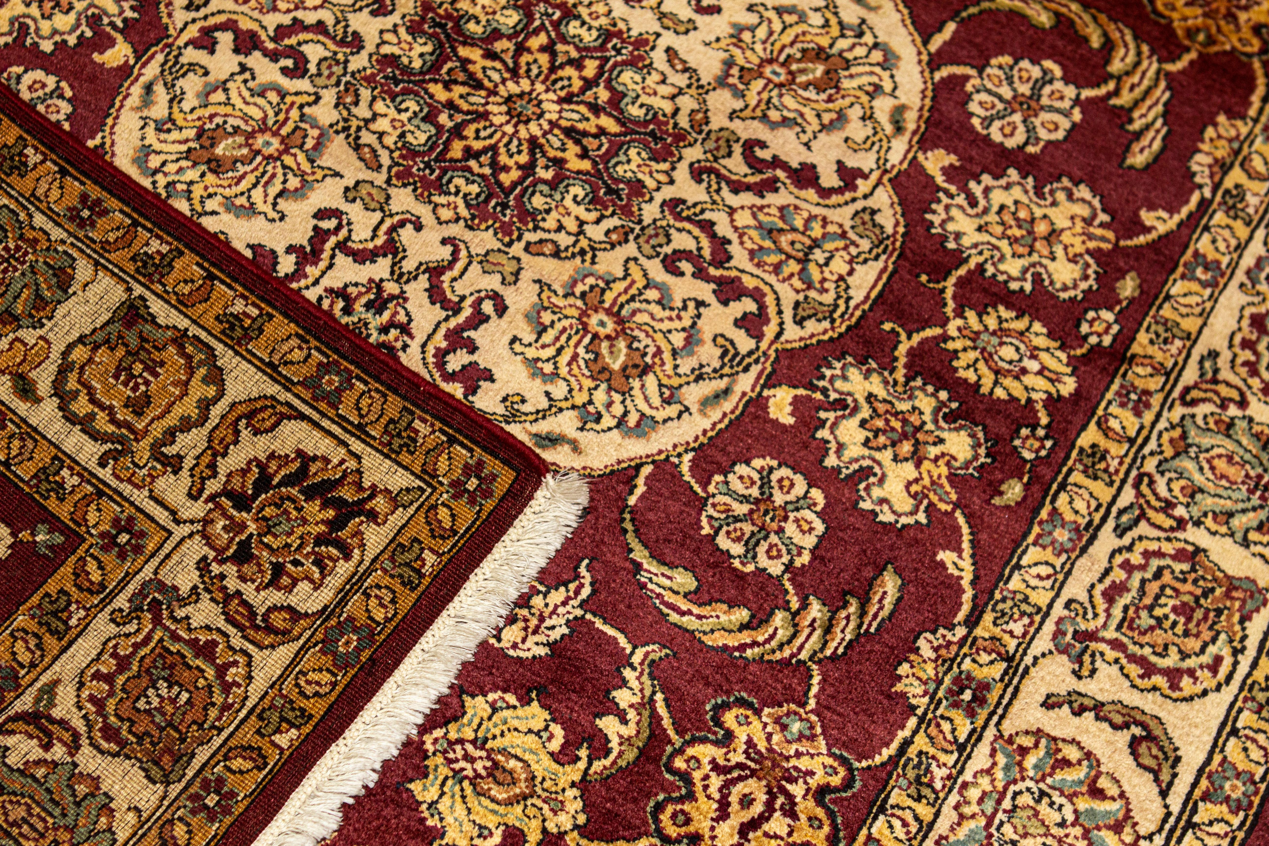 Traditioneller handgewebter luxuriöser roter / cremefarbener Teppich aus Wolle 4''x5''11 (Sonstiges) im Angebot
