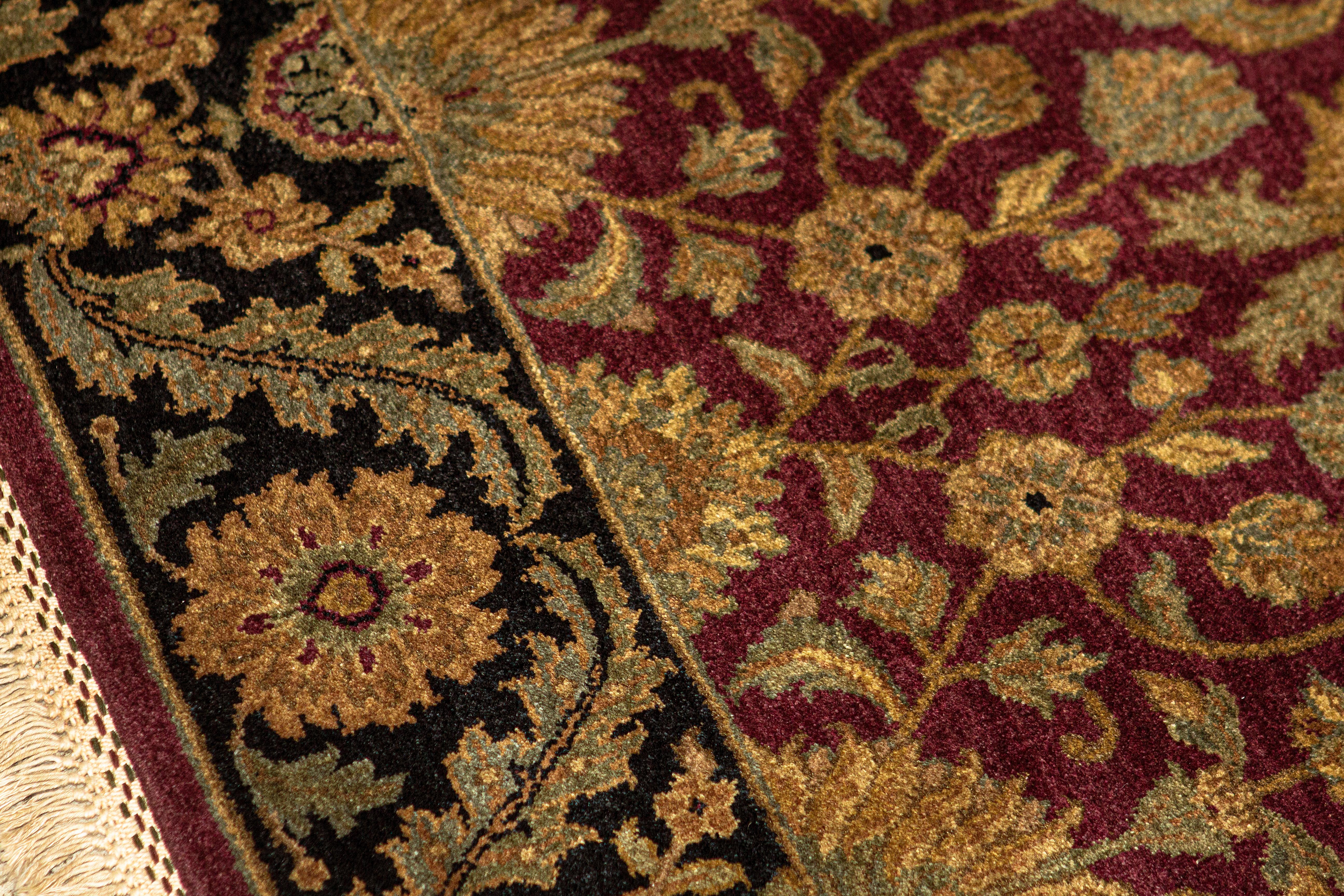  Traditioneller handgewebter luxuriöser roter / schwarzer Teppich aus Wolle 4''x6''2 (Agra) im Angebot