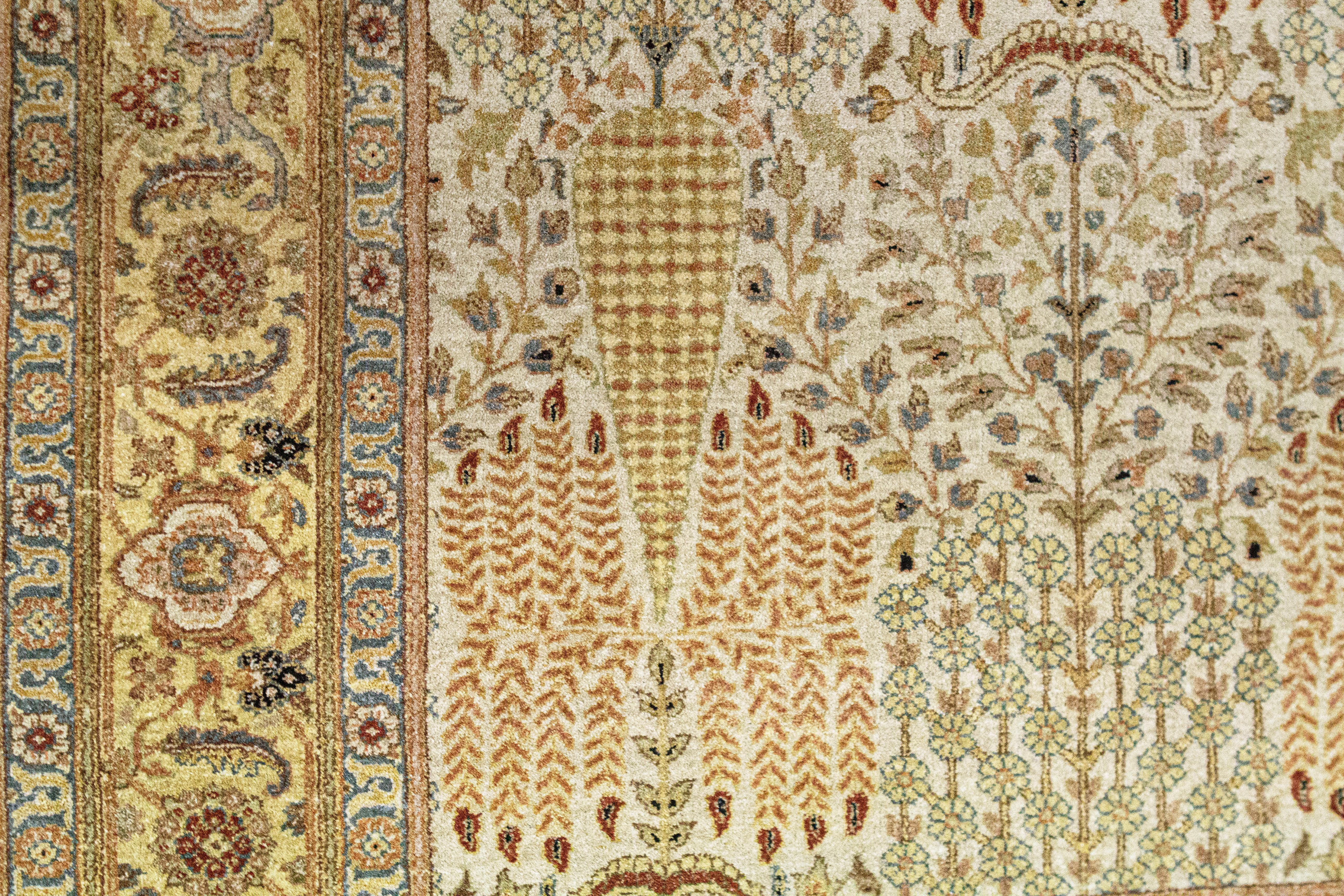 Tabriz Traditional Handwoven Wool Ivory / Gold Area Rug For Sale