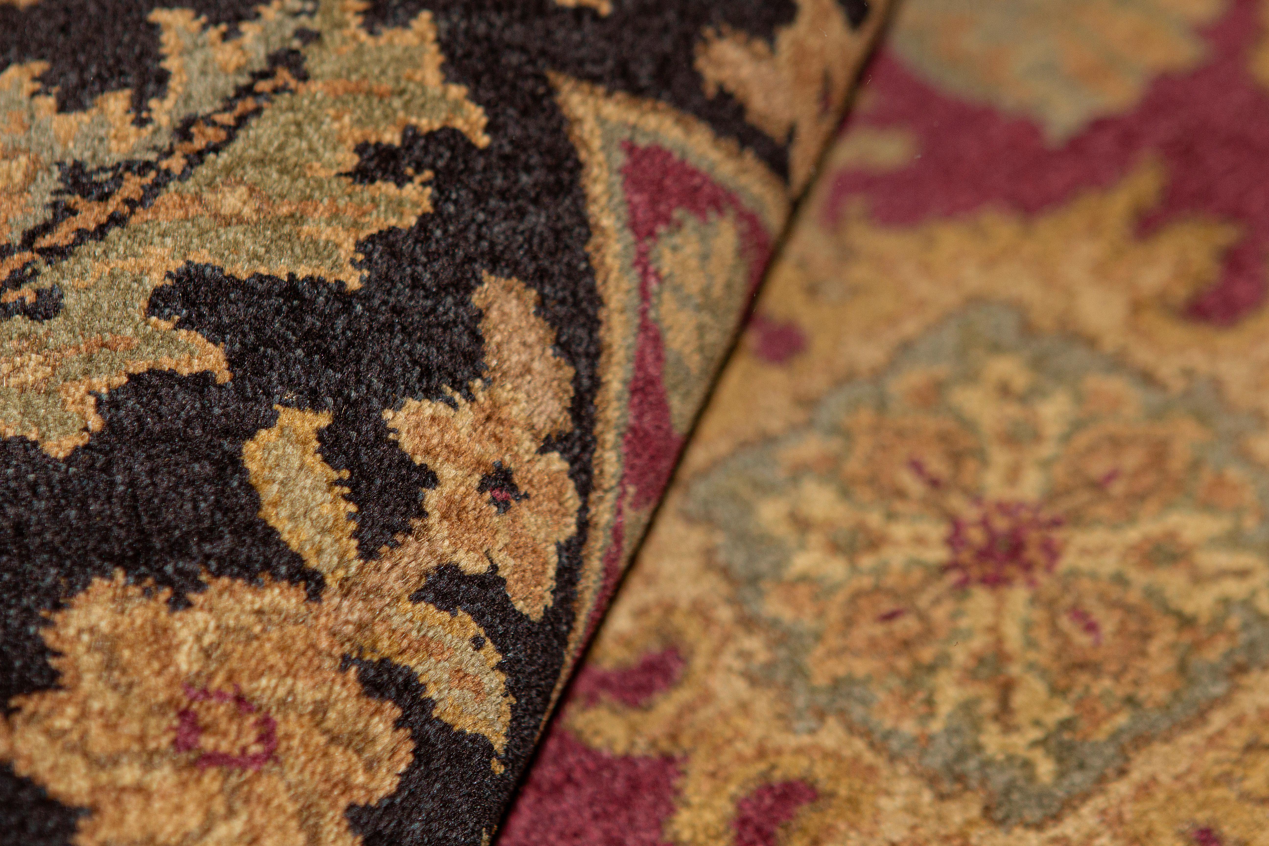  Traditioneller handgewebter luxuriöser roter / schwarzer Teppich aus Wolle 4''x6''2 (Indisch) im Angebot