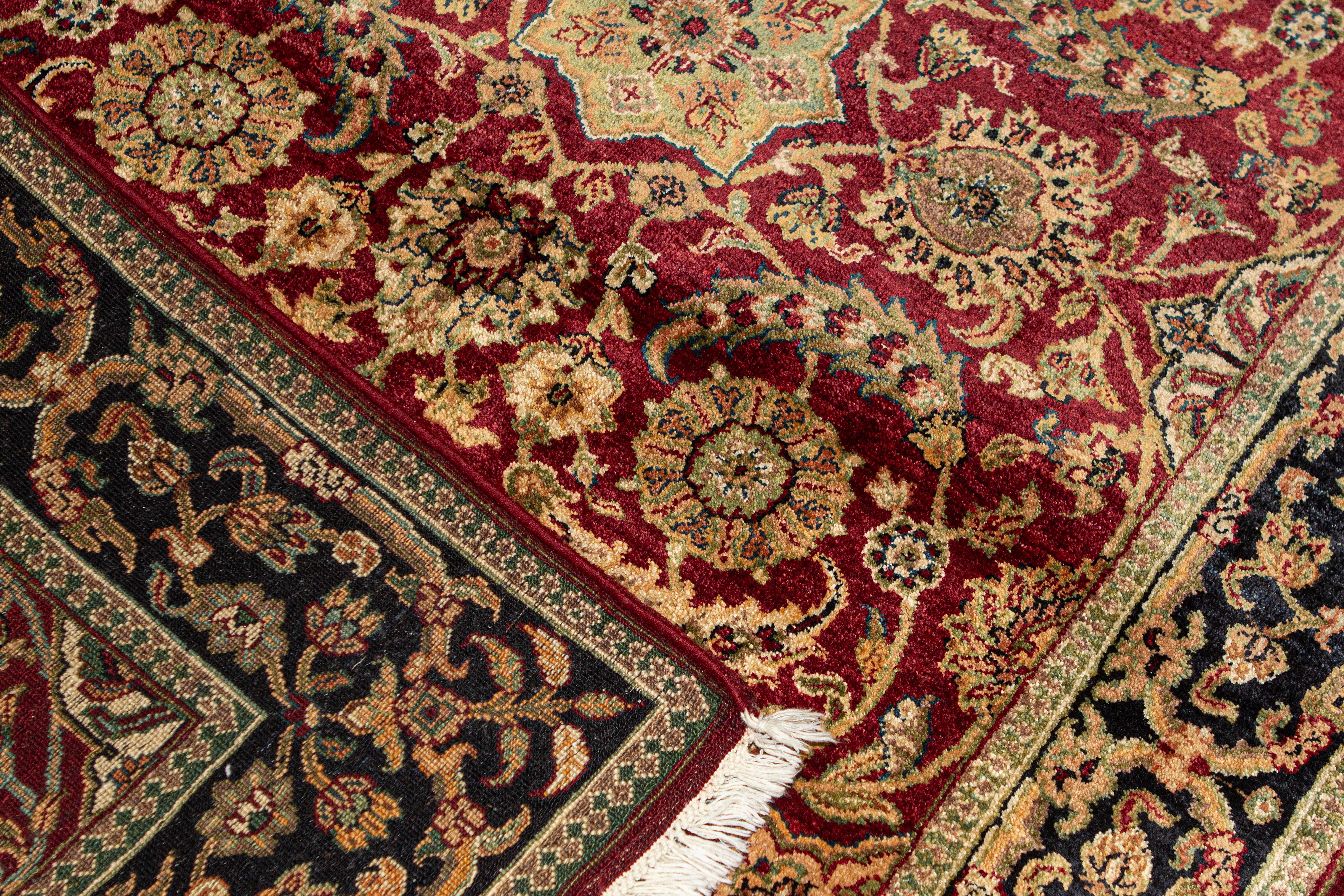  Traditioneller handgewebter luxuriöser roter / schwarzer Teppich aus Wolle 4x6''6 (Agra) im Angebot