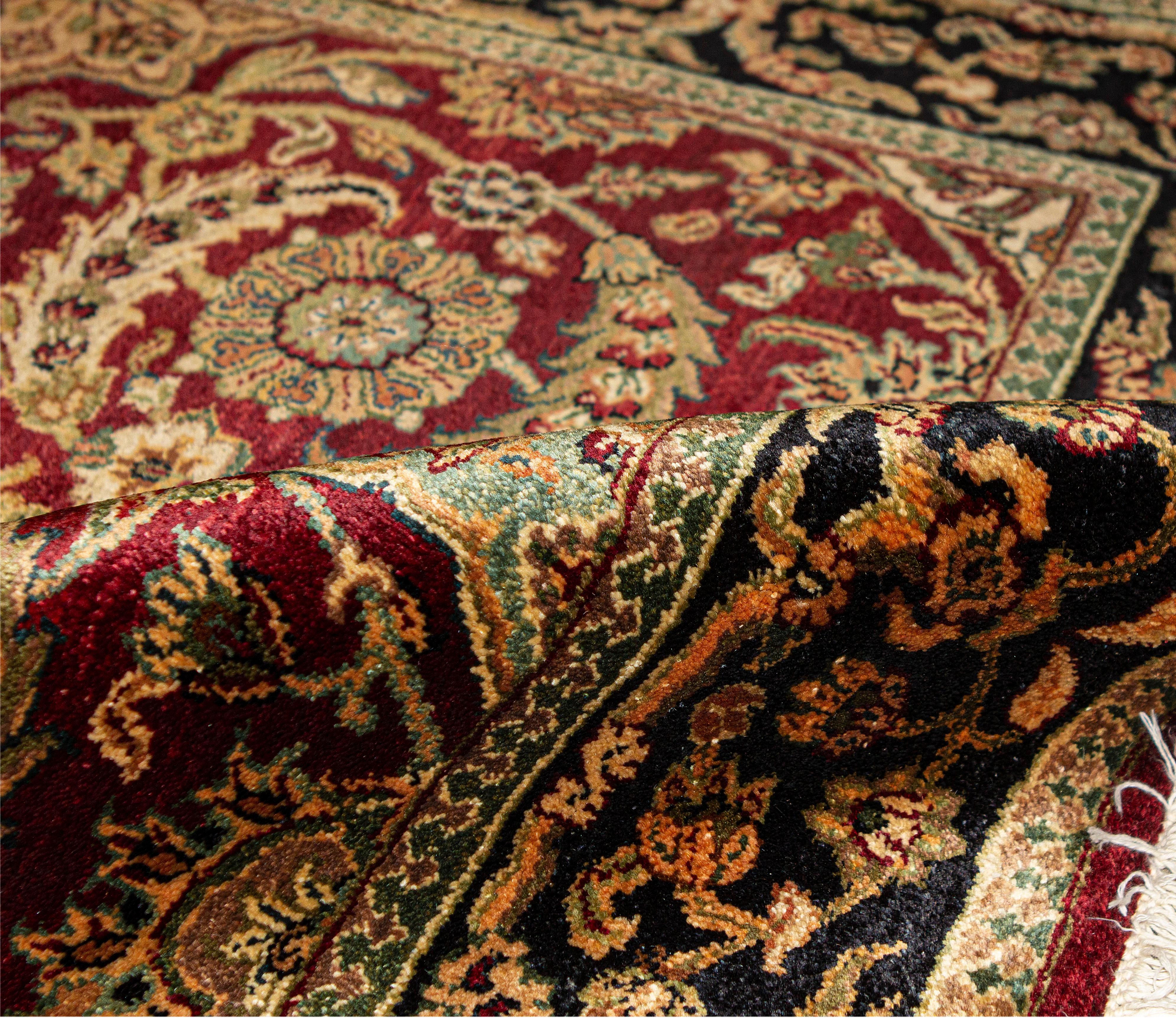  Traditioneller handgewebter luxuriöser roter / schwarzer Teppich aus Wolle 4x6''6 (Handgewebt) im Angebot