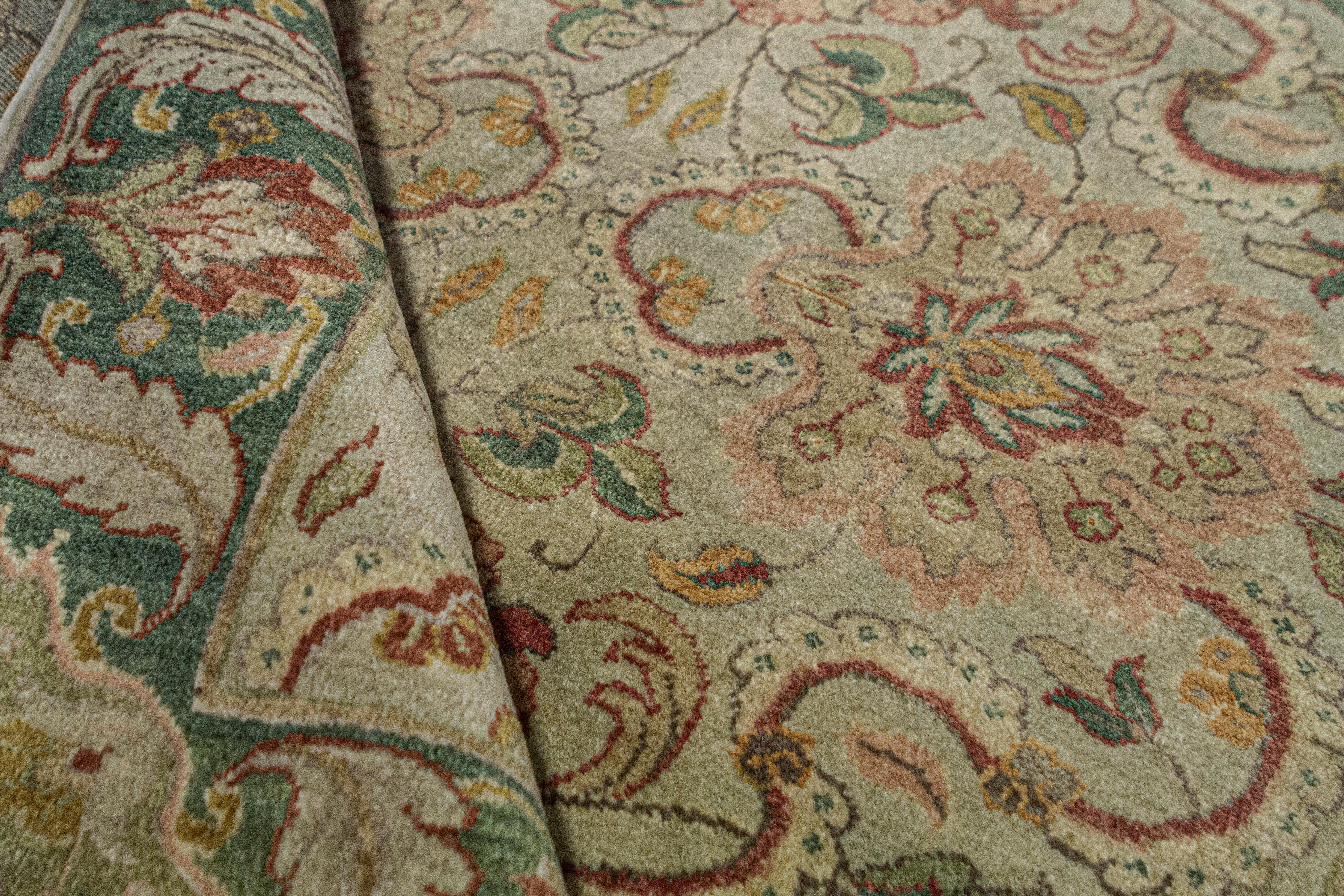 Handgewebter luxuriöser grüner / grüner Teppich aus Wolle 4''3x6'' (Indisch) im Angebot