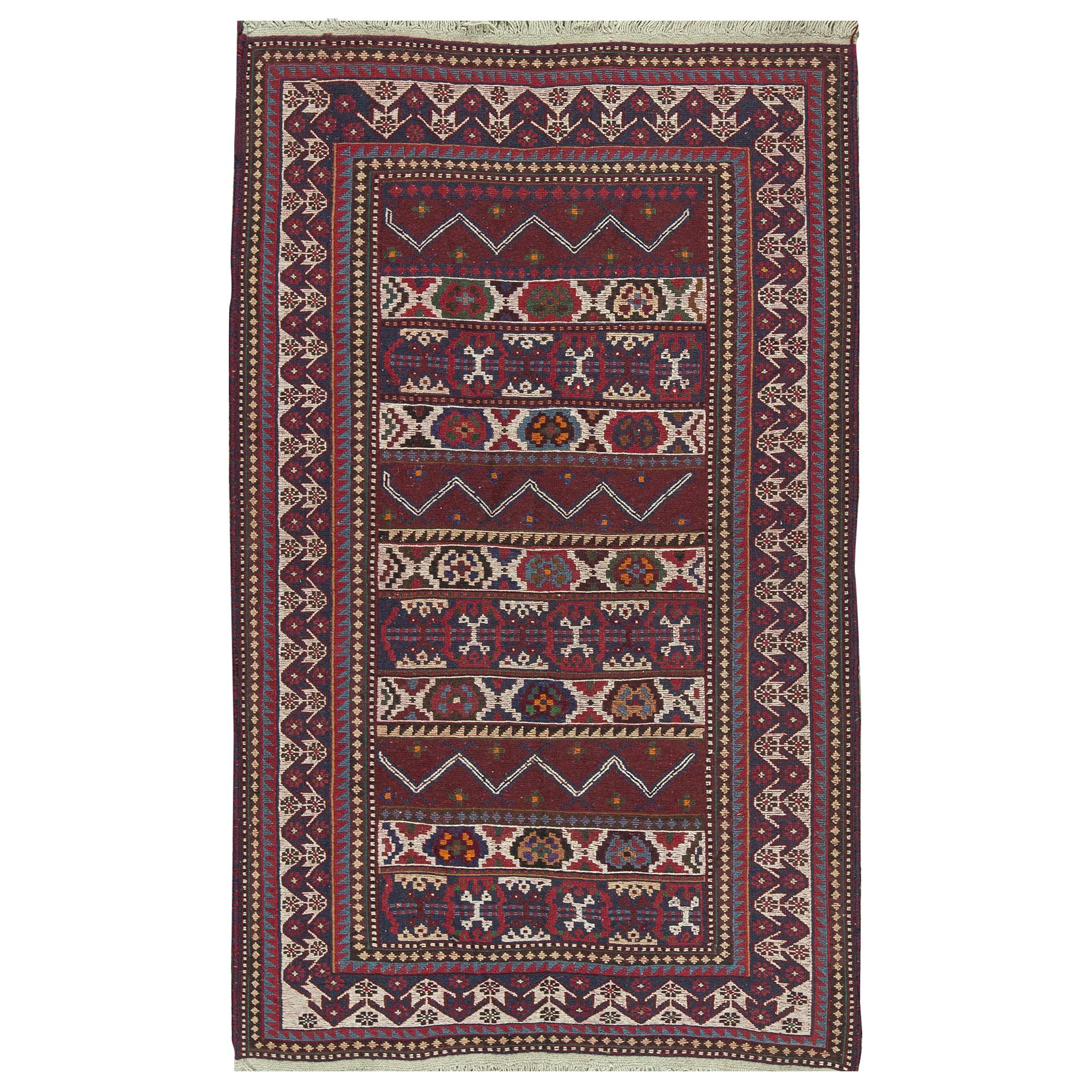 One-of-a-Kind Traditional Handwoven  Wool Area Rug 4’7" x 7’8”.    