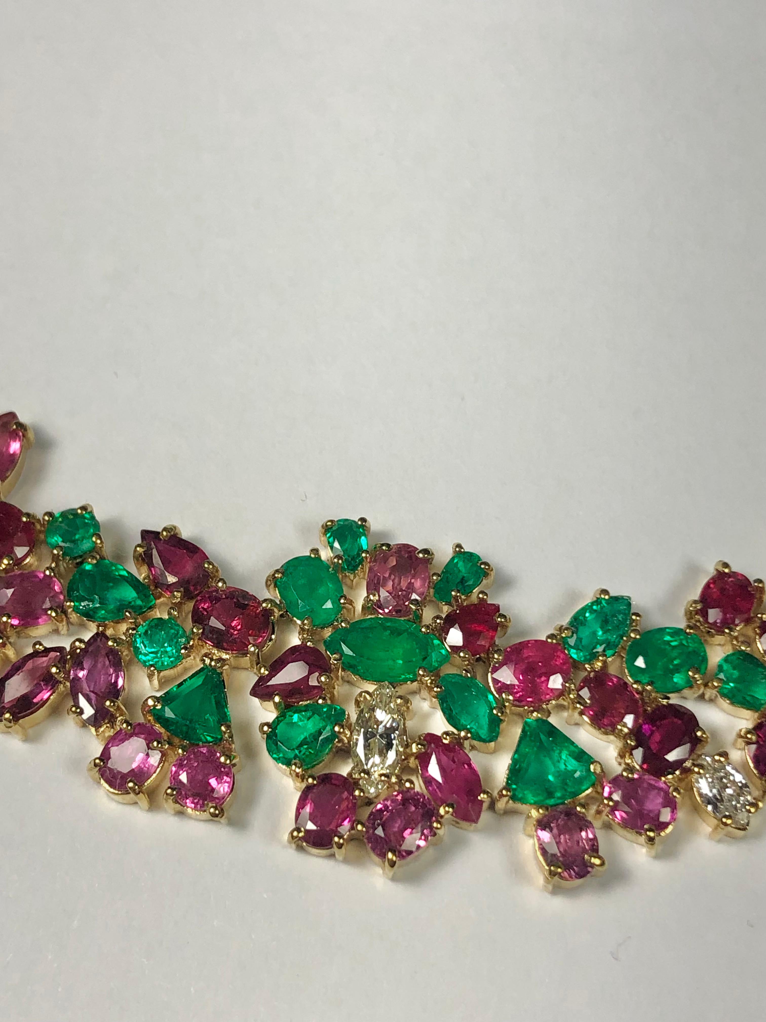 Rubin, Smaragd, Diamant 61,00 Karat Einzigartige Halskette 18K Damen im Angebot