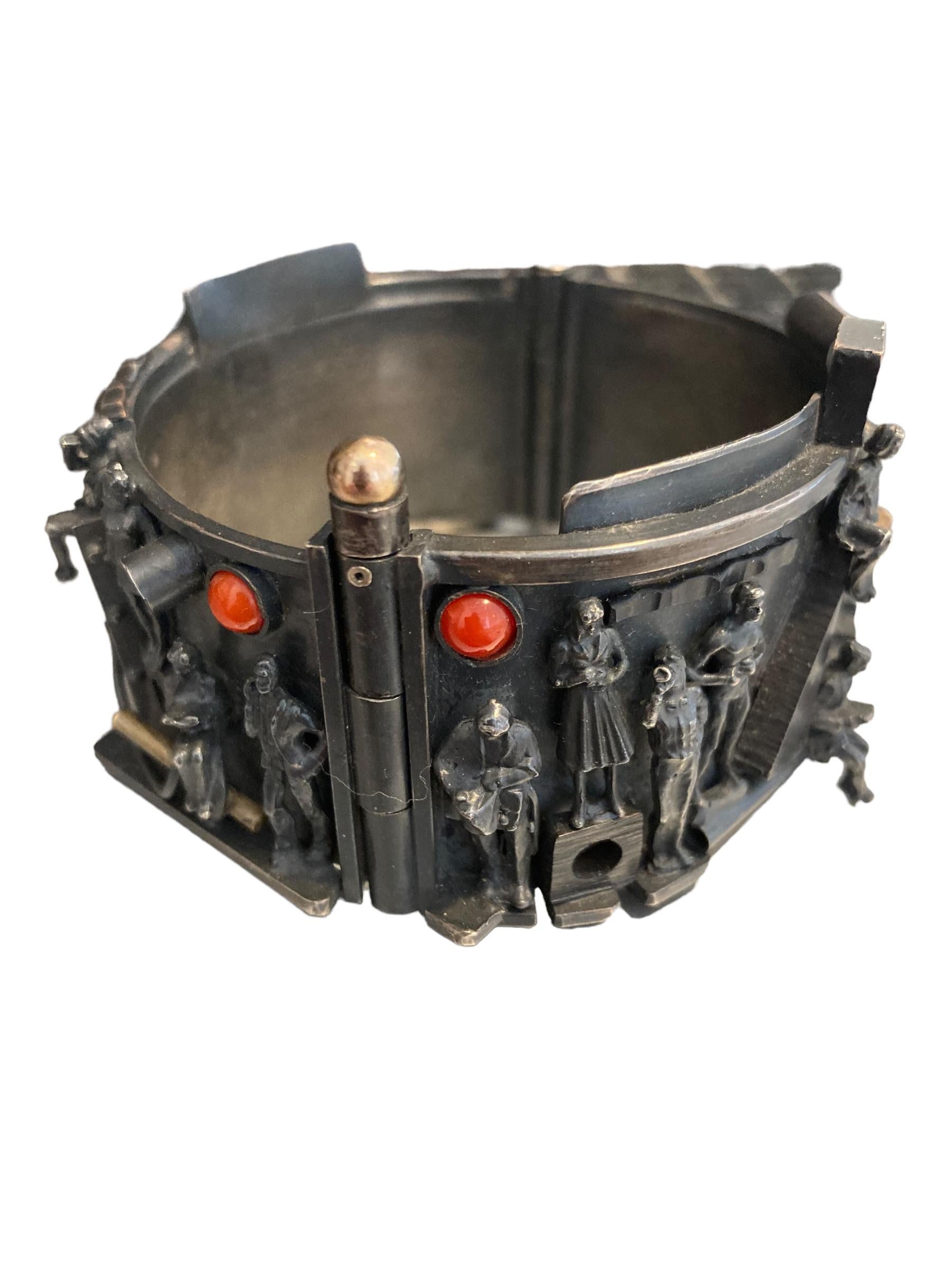 Bracciale vintage Mary Owen, unico nel suo genere, in sterline 18k, che racconta storie 1