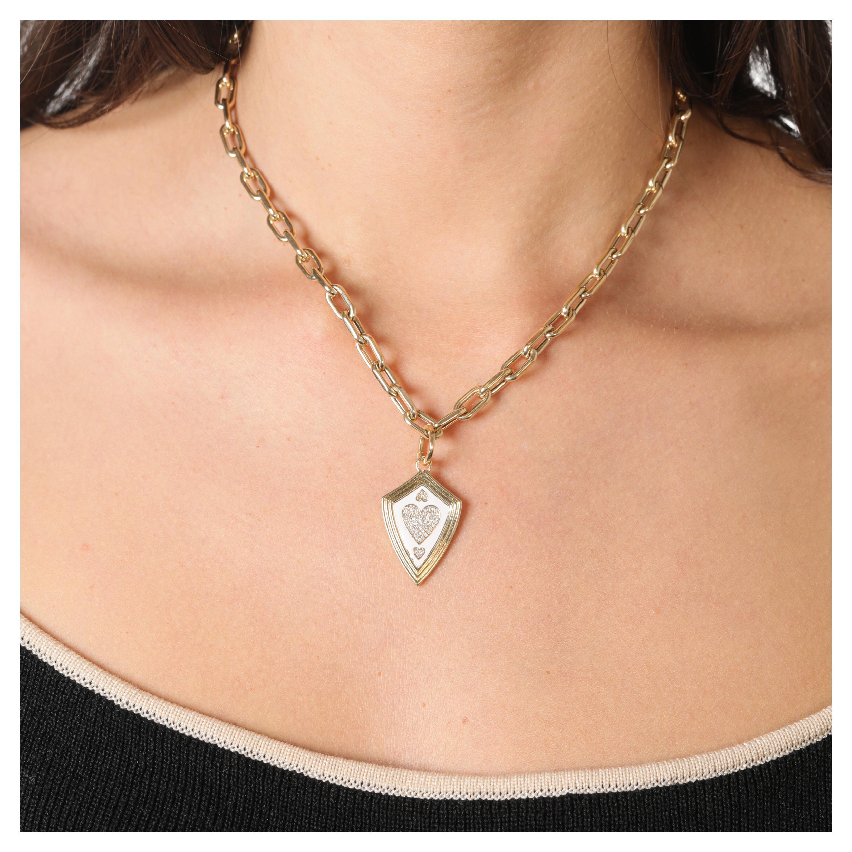Ein von einer Art weißer Keramik Pavé Herz Schild Scharnier Charme - Y14 für Damen oder Herren im Angebot