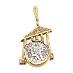 Colgante Único de Oro Amarillo Partian Coin con Diamantes de 1,15 Quilates