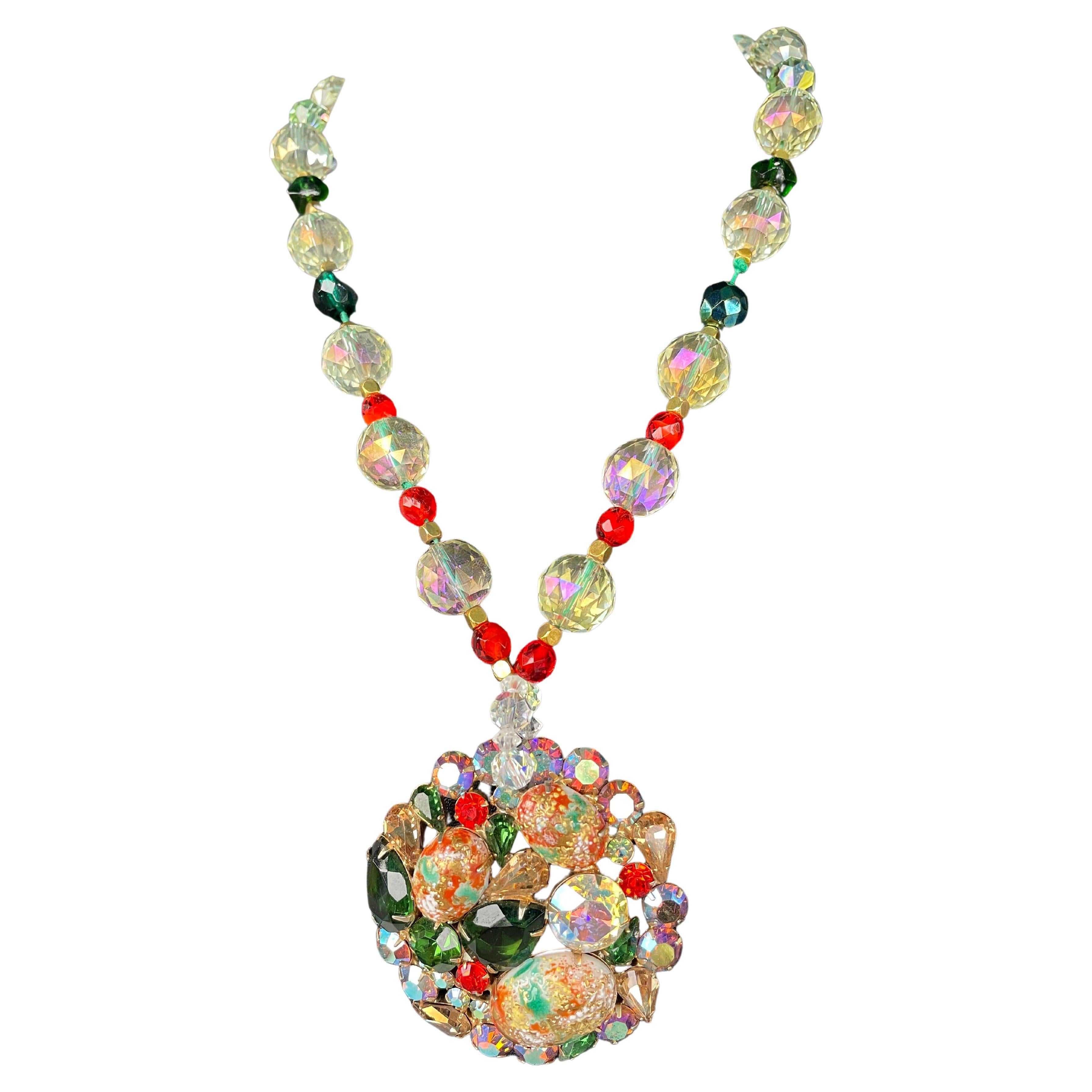 Broche en cristal vintage et collier en perles de cristal vintage, uniques et faits à la main. en vente