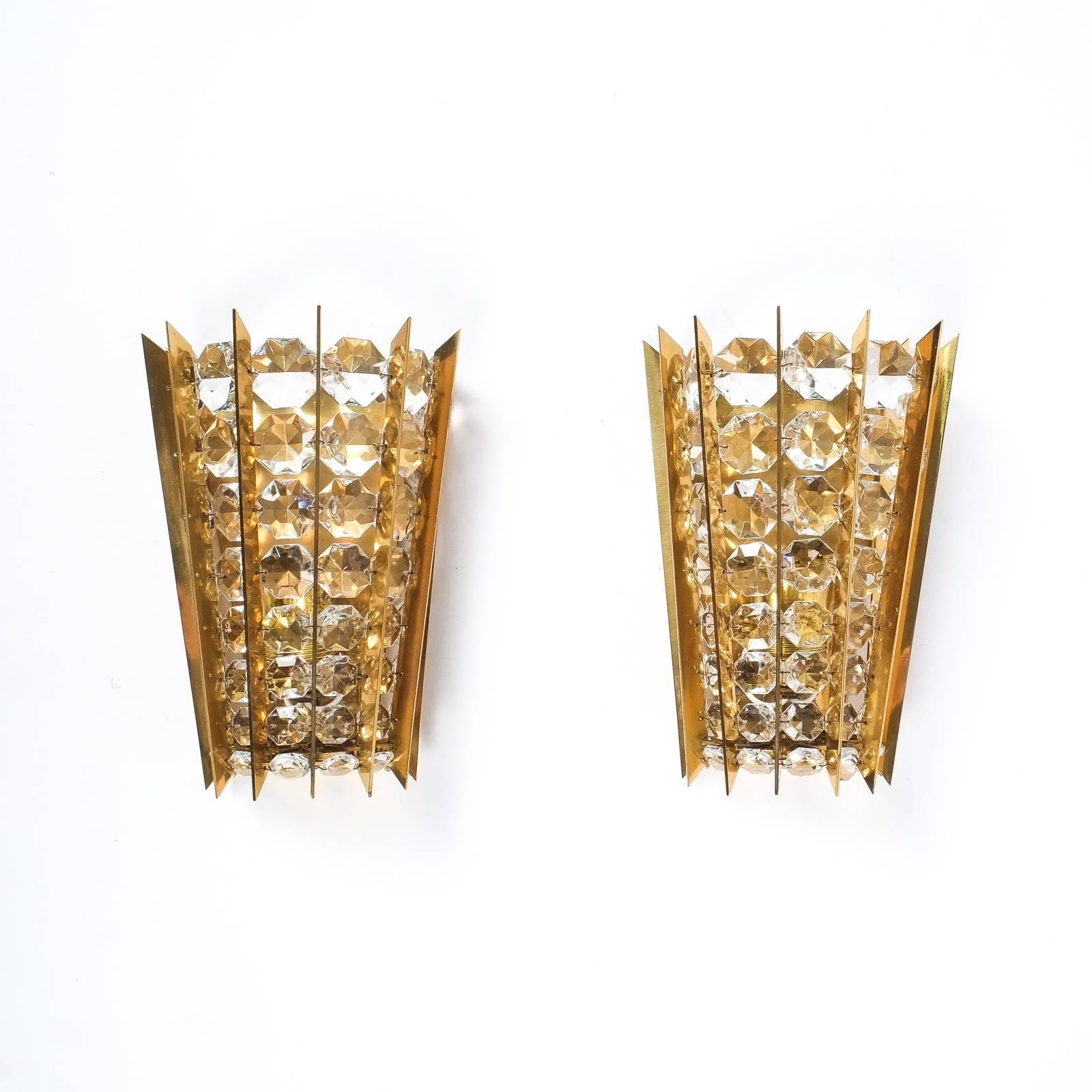 Milieu du XXe siècle Appliques Bakalowits & Sohne en cristal et verre doré en laiton, Autriche, vers 1955 en vente
